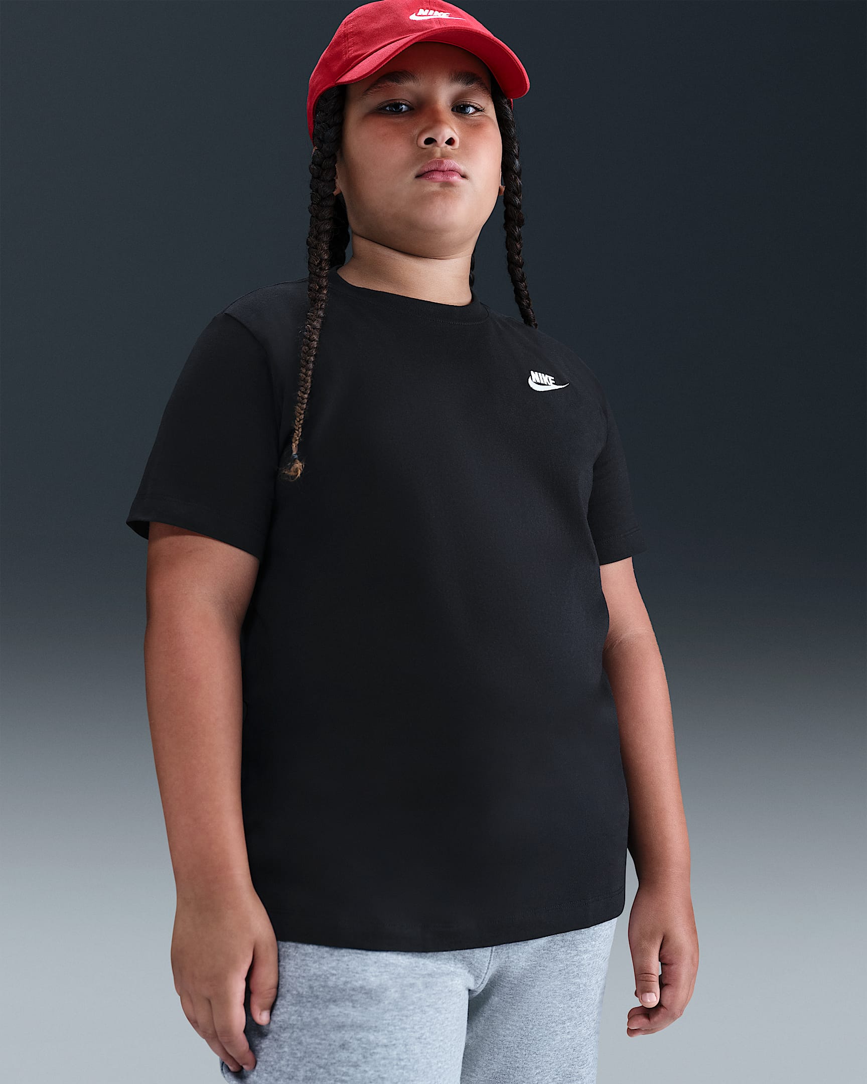 Nike Sportswear Genç Çocuk Tişörtü (Geniş Beden) - Siyah