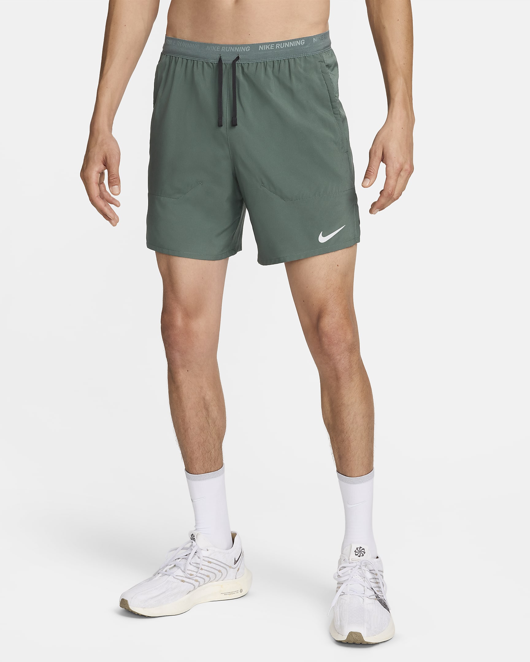 Nike Stride Dri-FIT 2-in-1 hardloopshorts voor heren (18 cm) - Vintage Green/Bicoastal/Zwart