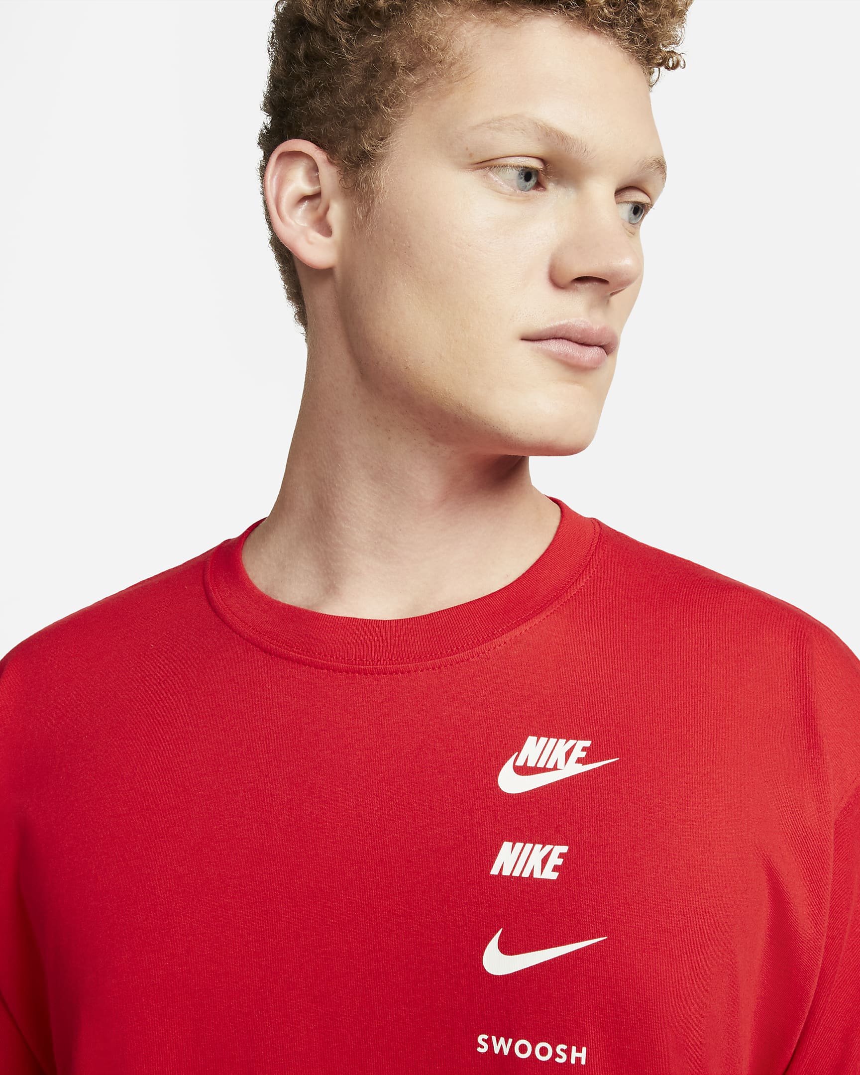 Nike Sportswear Standard Issue HerrenTShirt. Nike CH