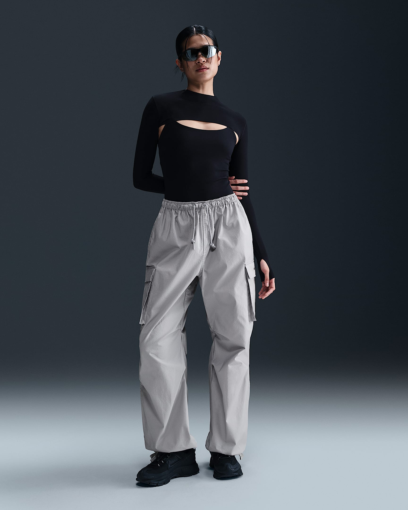Nike Sportswear Women's Mid-Rise Oversized Cargo Trousers - Light Smoke Grey/Black