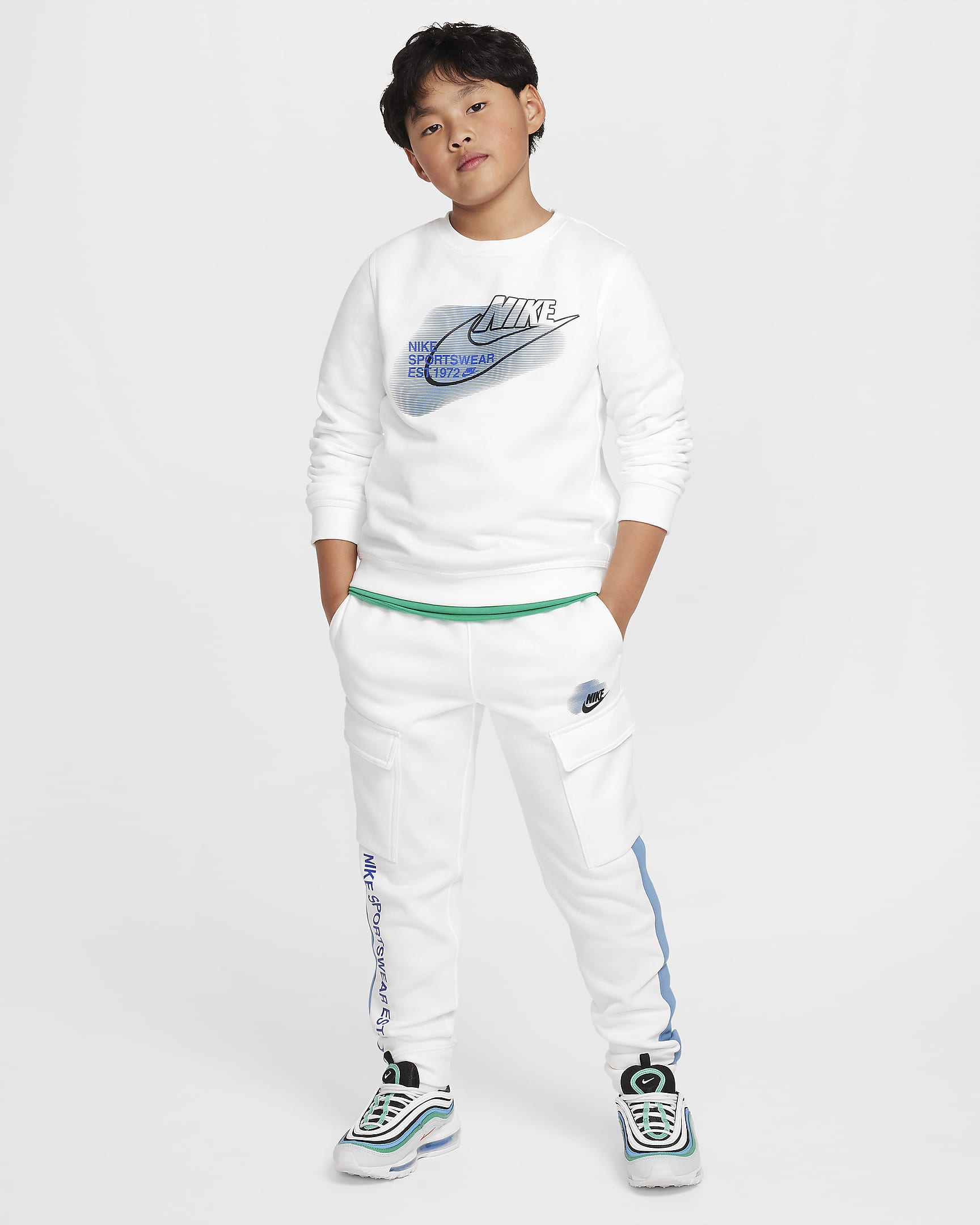 Nike Sportswear Standard Issue Older Kids' (Boys') Crew-Neck Sweatshirt - White