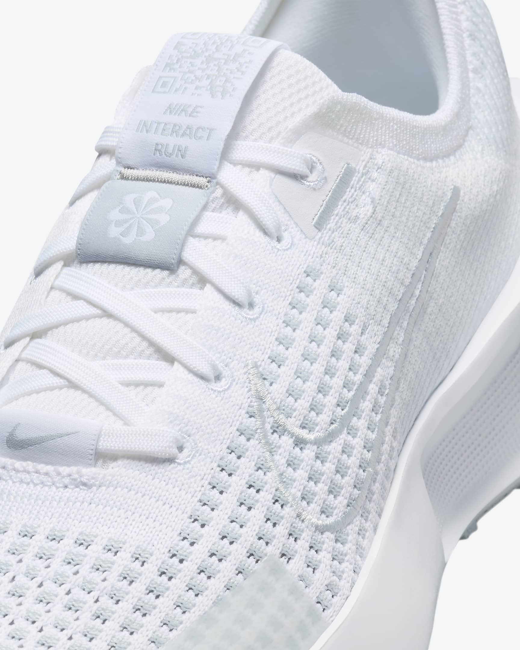 Tenis de correr en pavimento para mujer Nike Interact Run - Blanco/Gris lobo/Platino puro