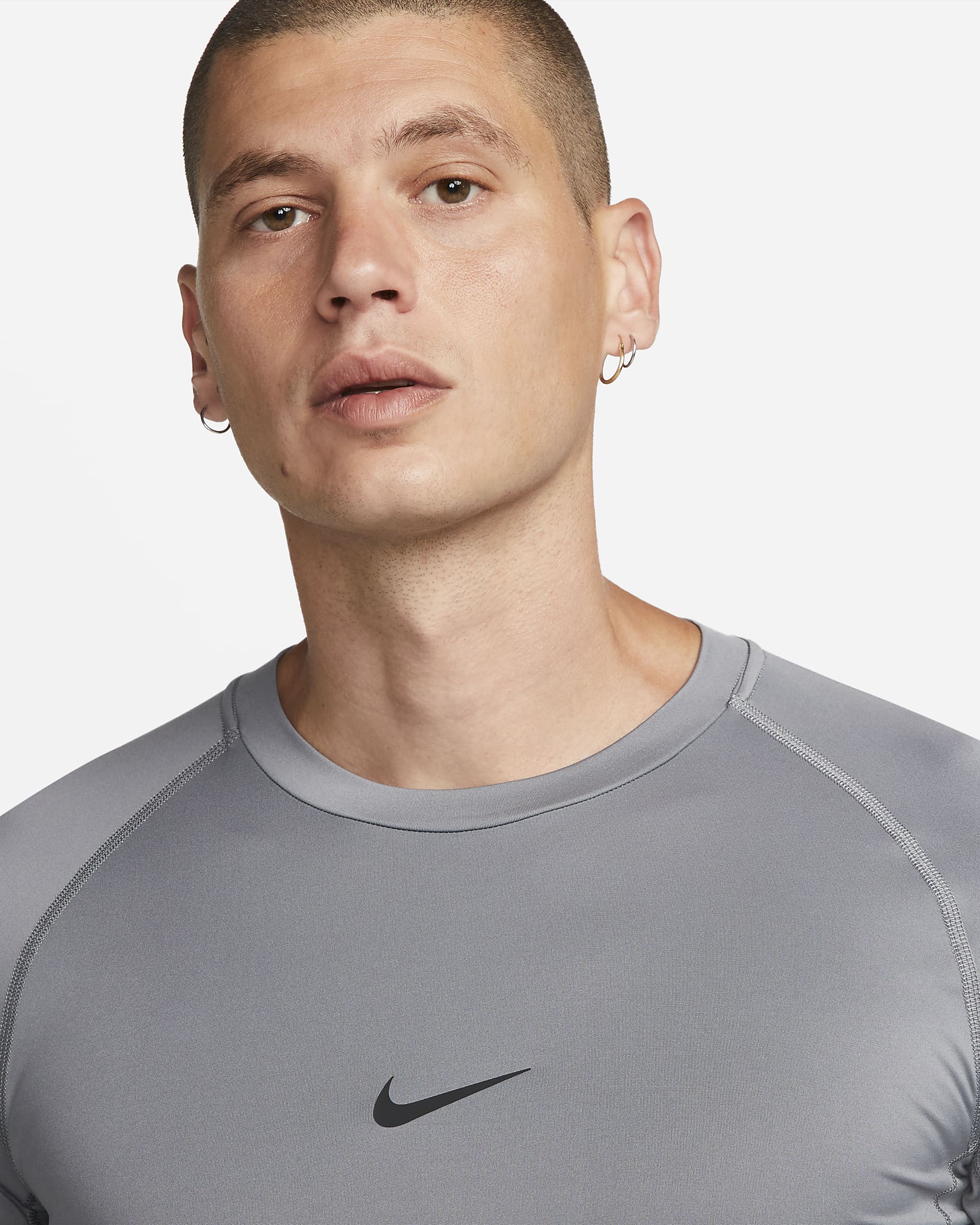 Nike Pro Dri-FIT tettsittende, kortermet treningsoverdel til herre - Smoke Grey/Svart