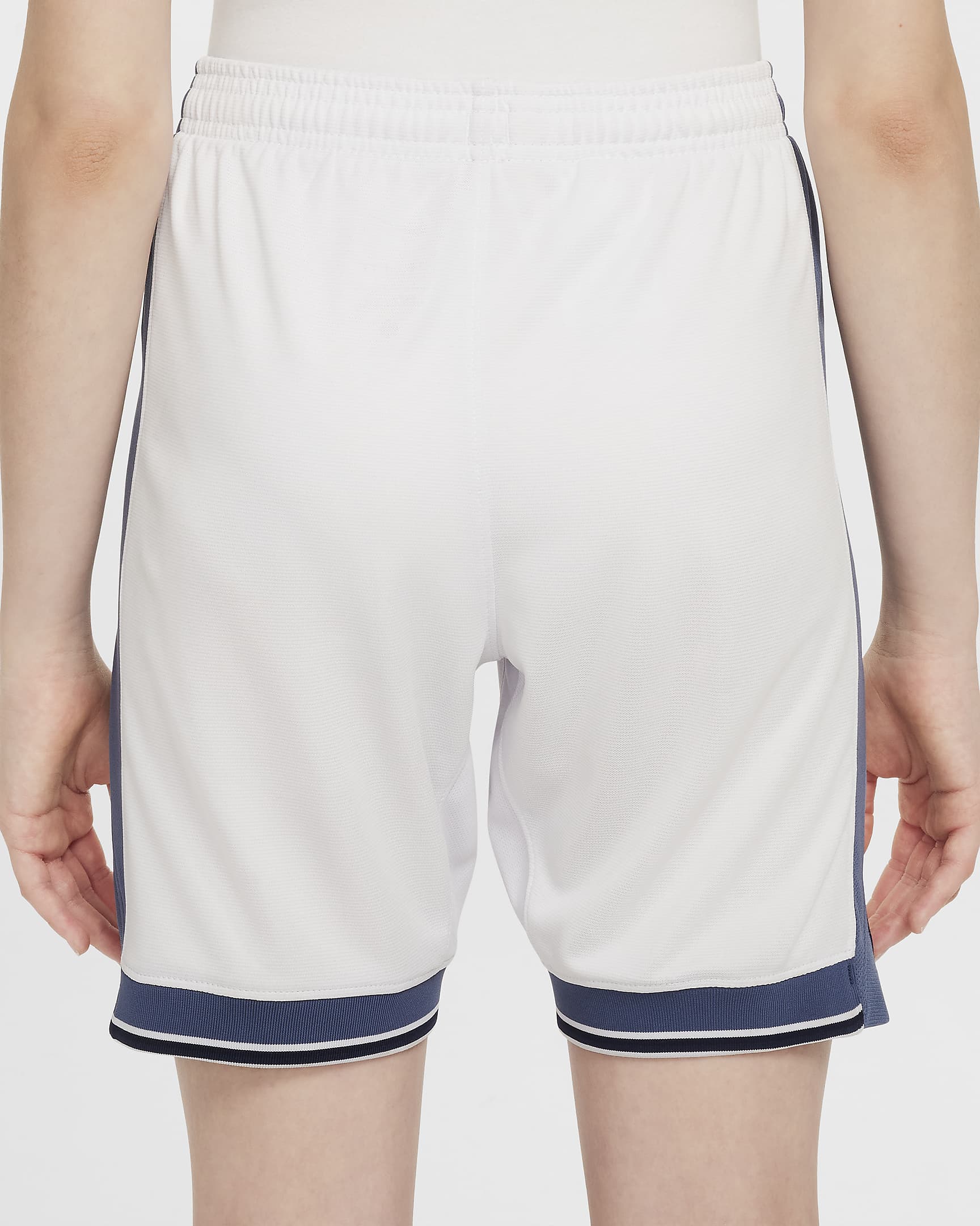 Inter Mailand 2024/25 Stadium Away Nike Replika-Fußballshorts mit Dri-FIT-Technologie (ältere Kinder) - Summit White/Iris Whisper/Midnight Navy