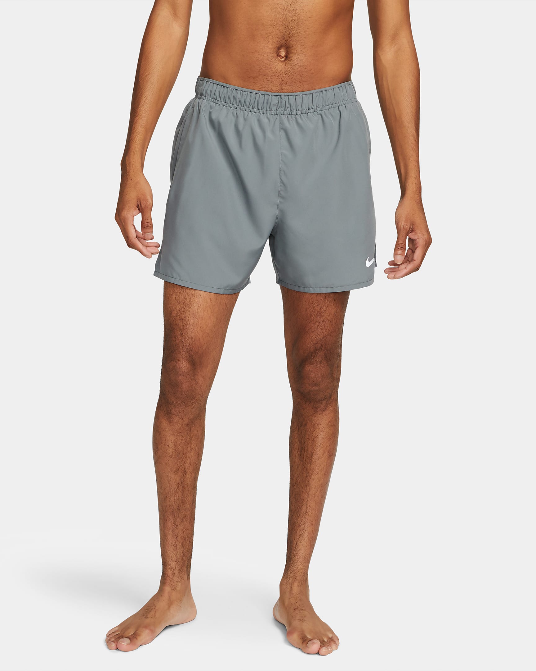 Shorts de correr Dri-FIT de 13 cm con forro de ropa interior para hombre Nike Challenger - Gris humo/Gris humo/Negro