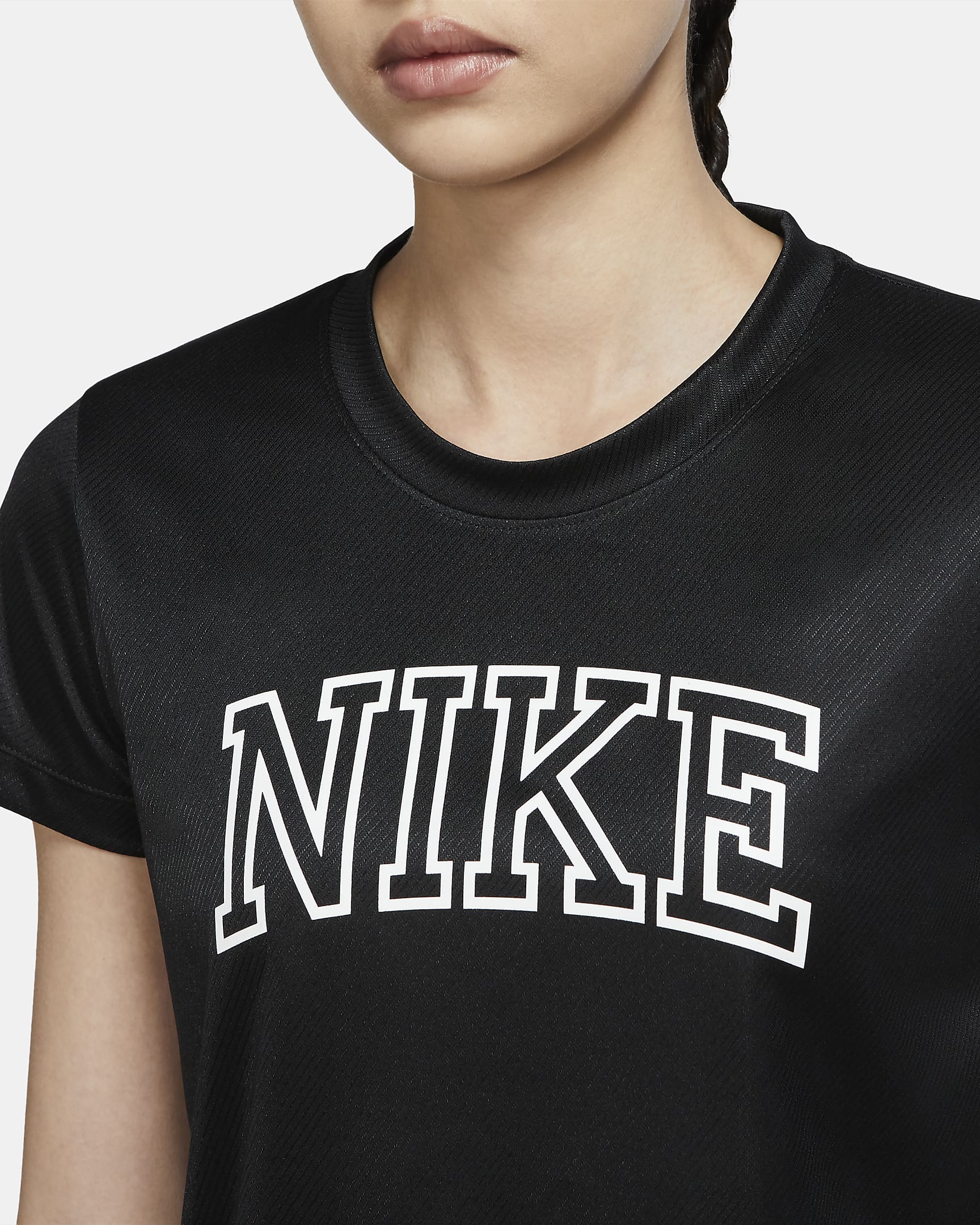 เสื้อวิ่งแขนสั้นผู้หญิง Nike Dri-FIT Swoosh - ดำ/ดำ/ขาว