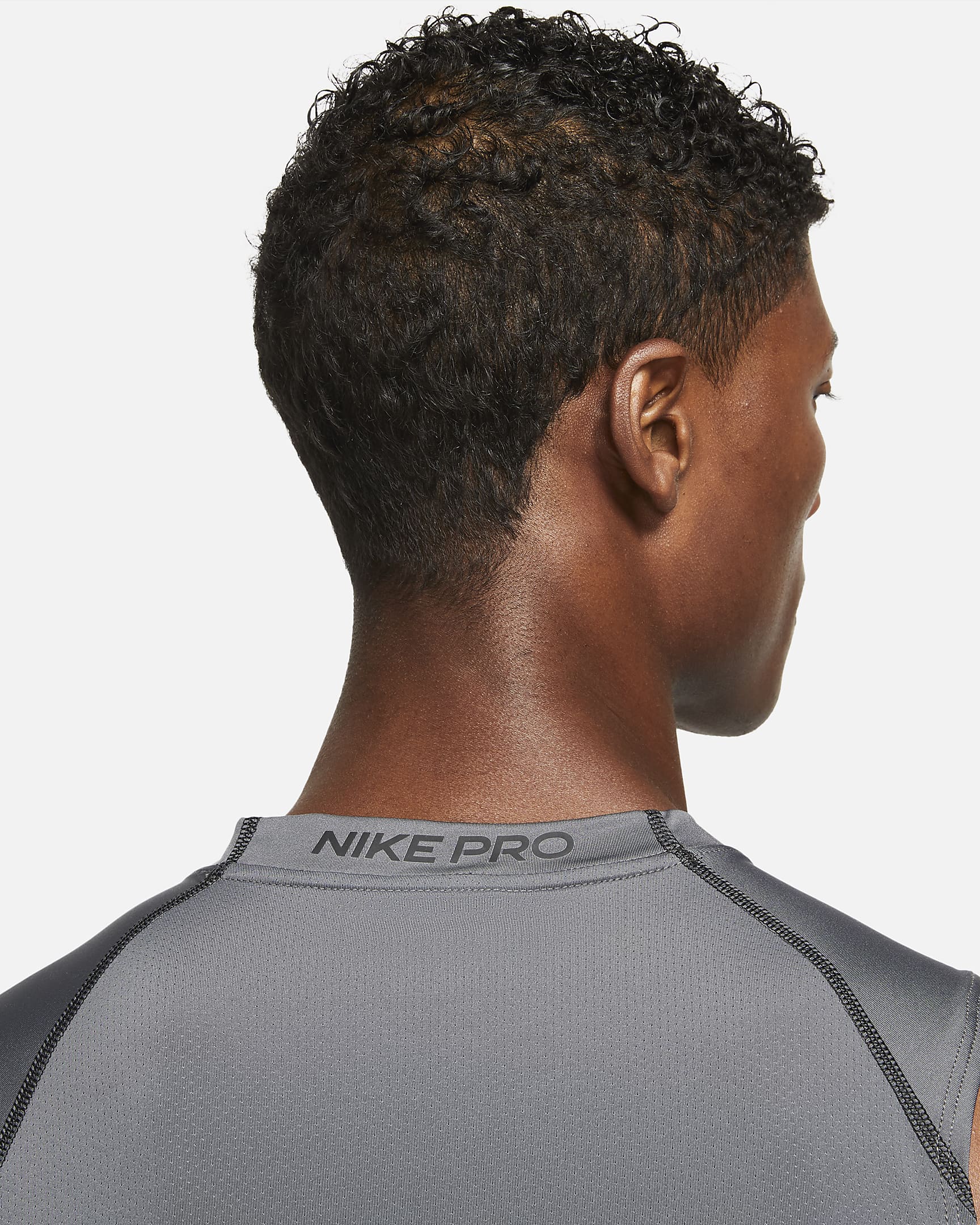 Nike Pro DriFIT Men's TightFit Sleeveless Top. Nike CH