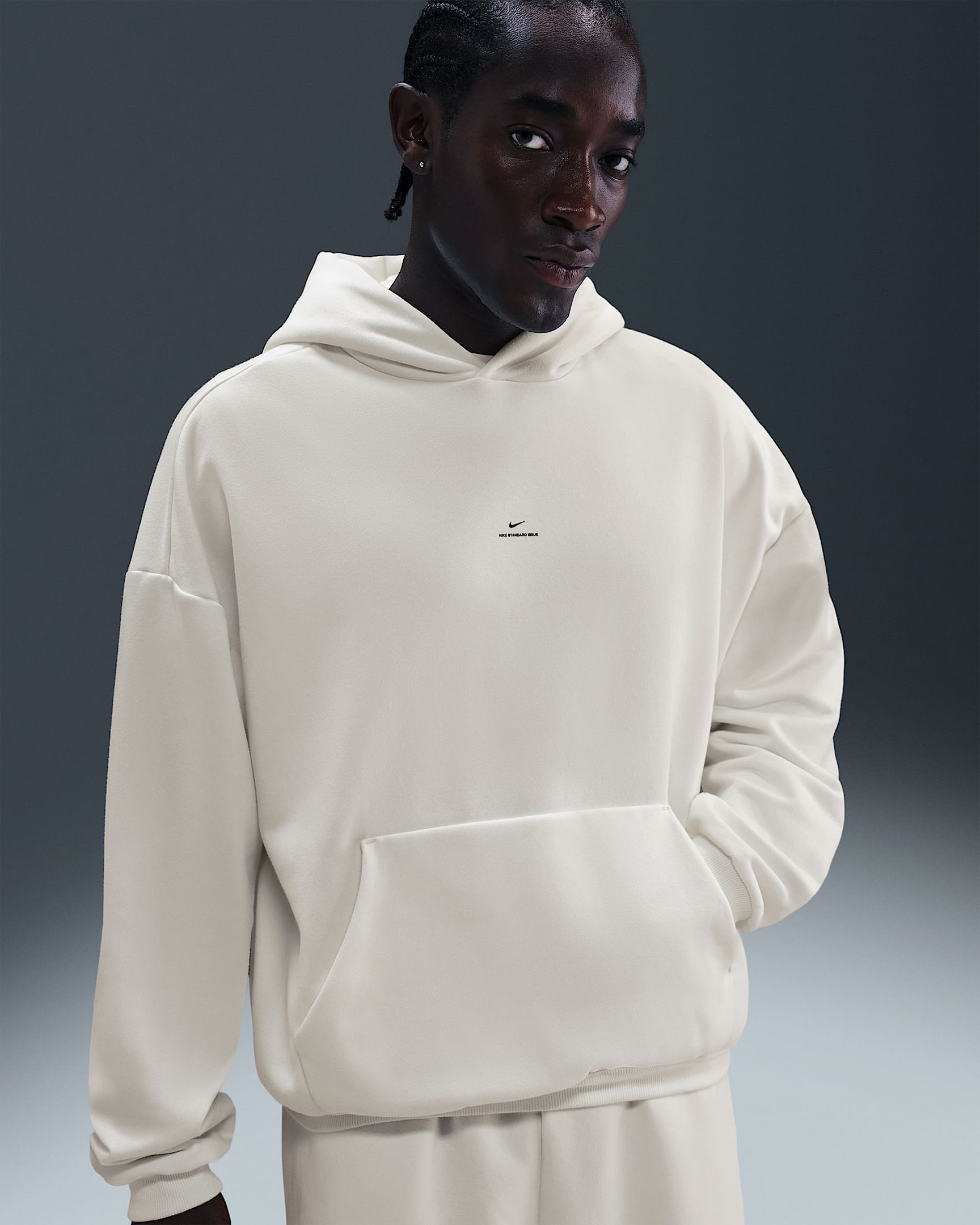 Nike Standard Issue Men's Therma-FIT Brushed Basketball Pullover Hoodie - Sail/Black