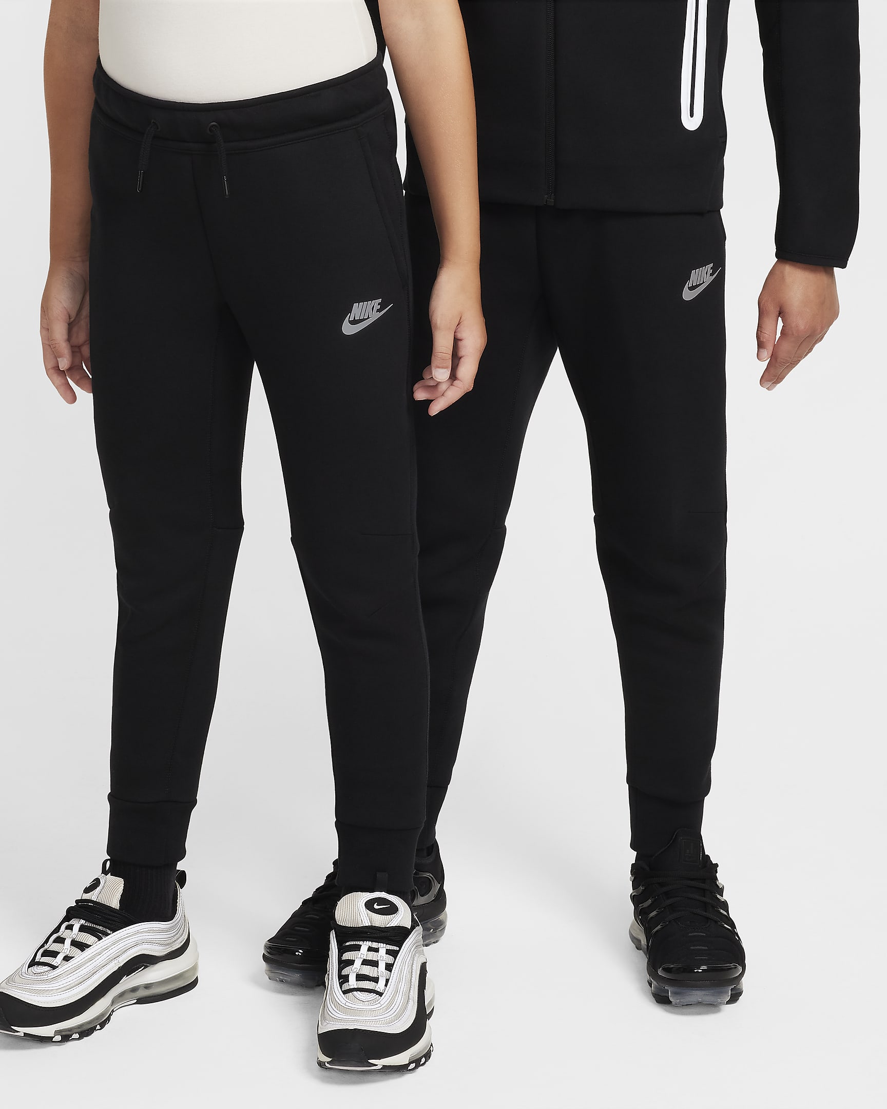 Reflexní běžecké kalhoty Nike Sportswear Tech Fleece pro větší děti - Černá