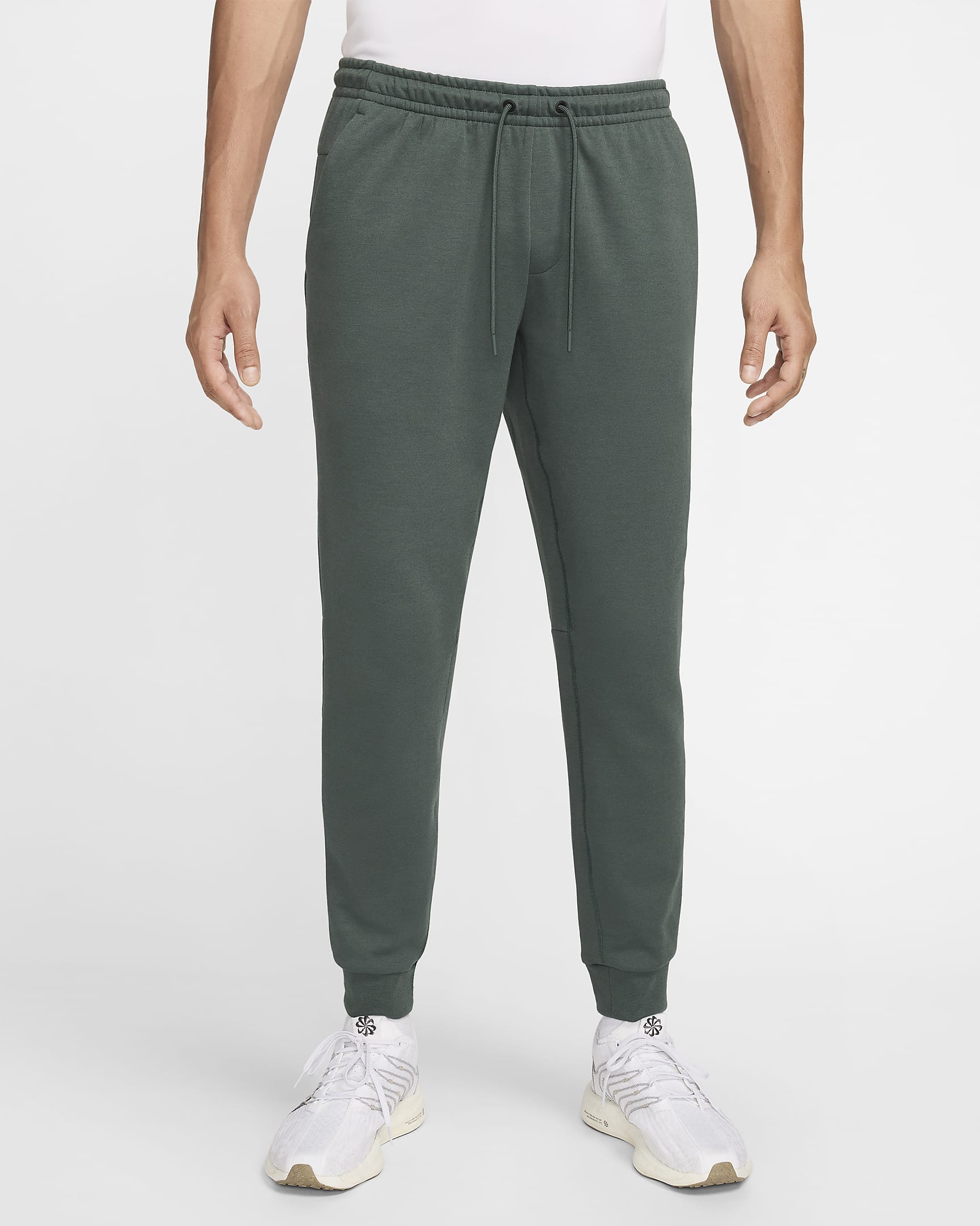 Joggers versátiles con protección UV Dri-FIT para hombre Nike Primary - Verde vintage/Verde vintage