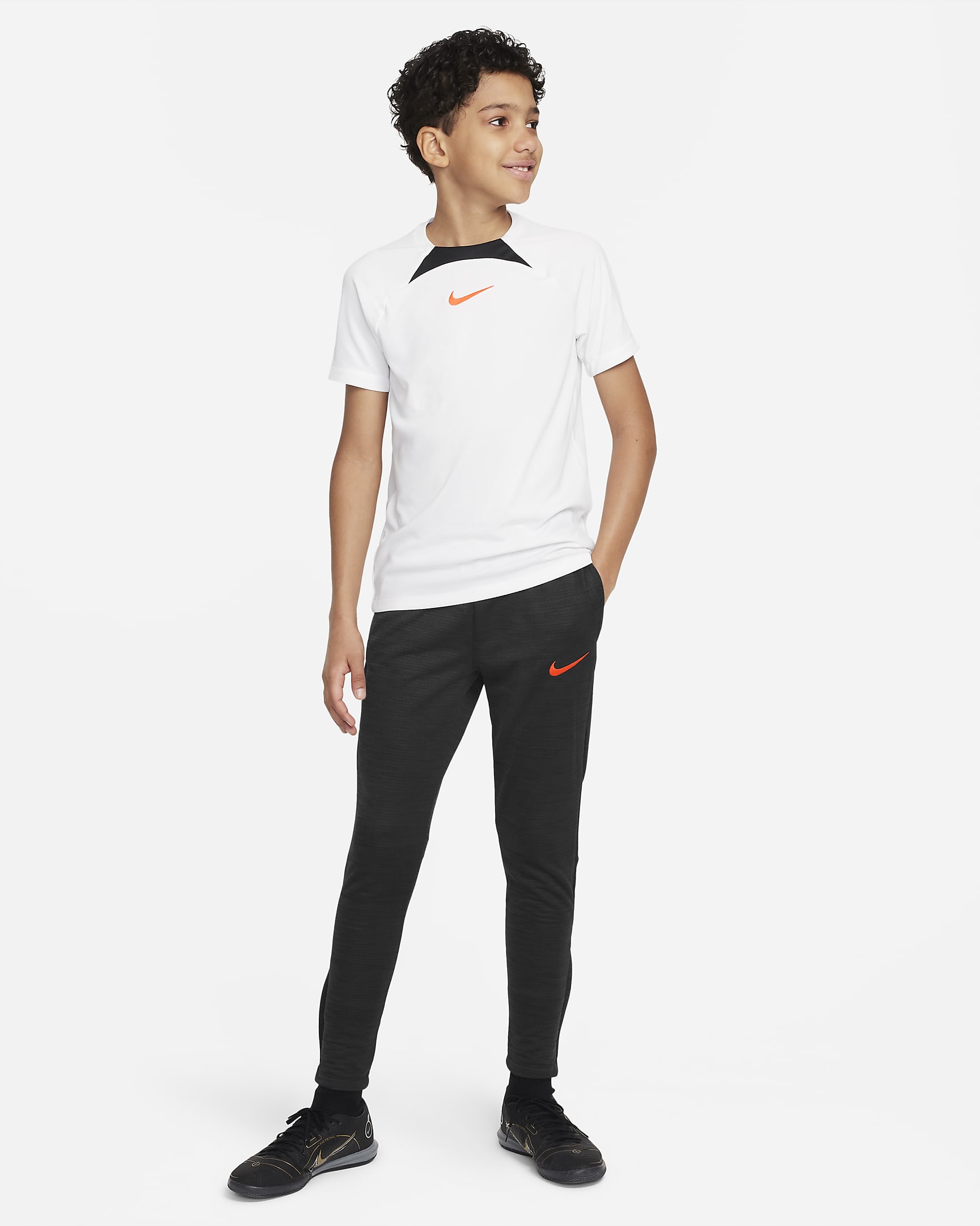 Nike DriFIT Academy Older Kids' Football Tracksuit Bottoms. Nike CA