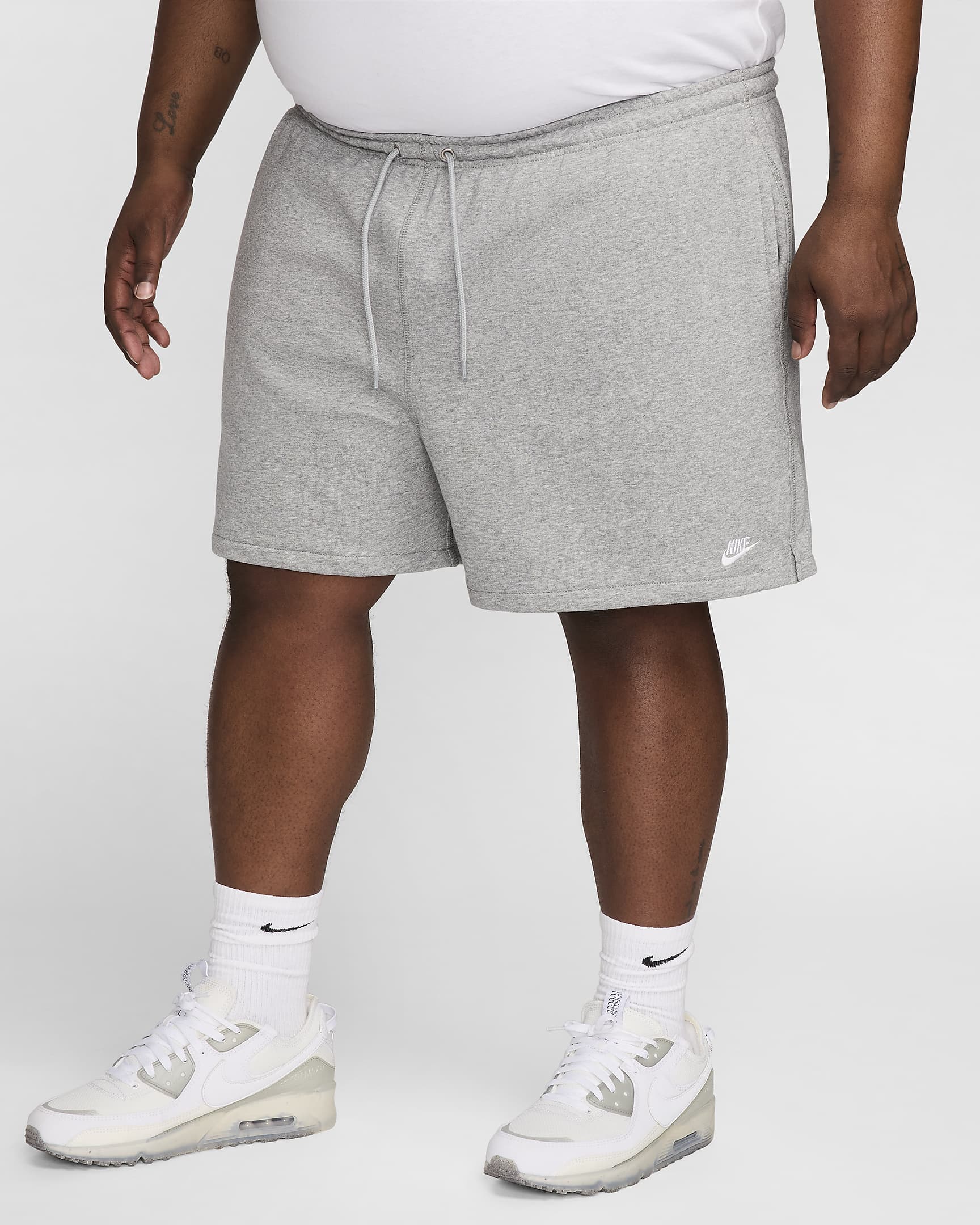 Nike Club Flow-Shorts aus French Terry für Herren - Dark Grey Heather/Light Smoke Grey/Weiß