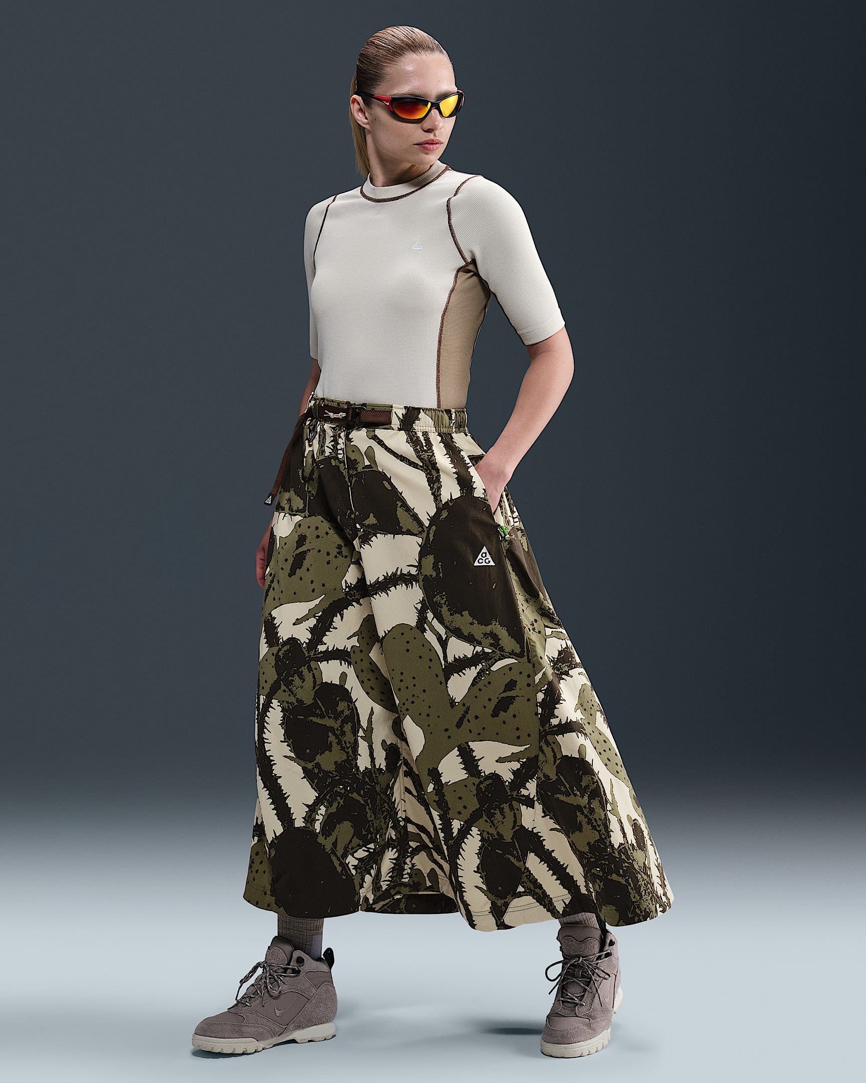 Falda para mujer Nike ACG "Smith Summit" - Caqui claro/Caqui militar/Marrón musgo/Blanco cumbre