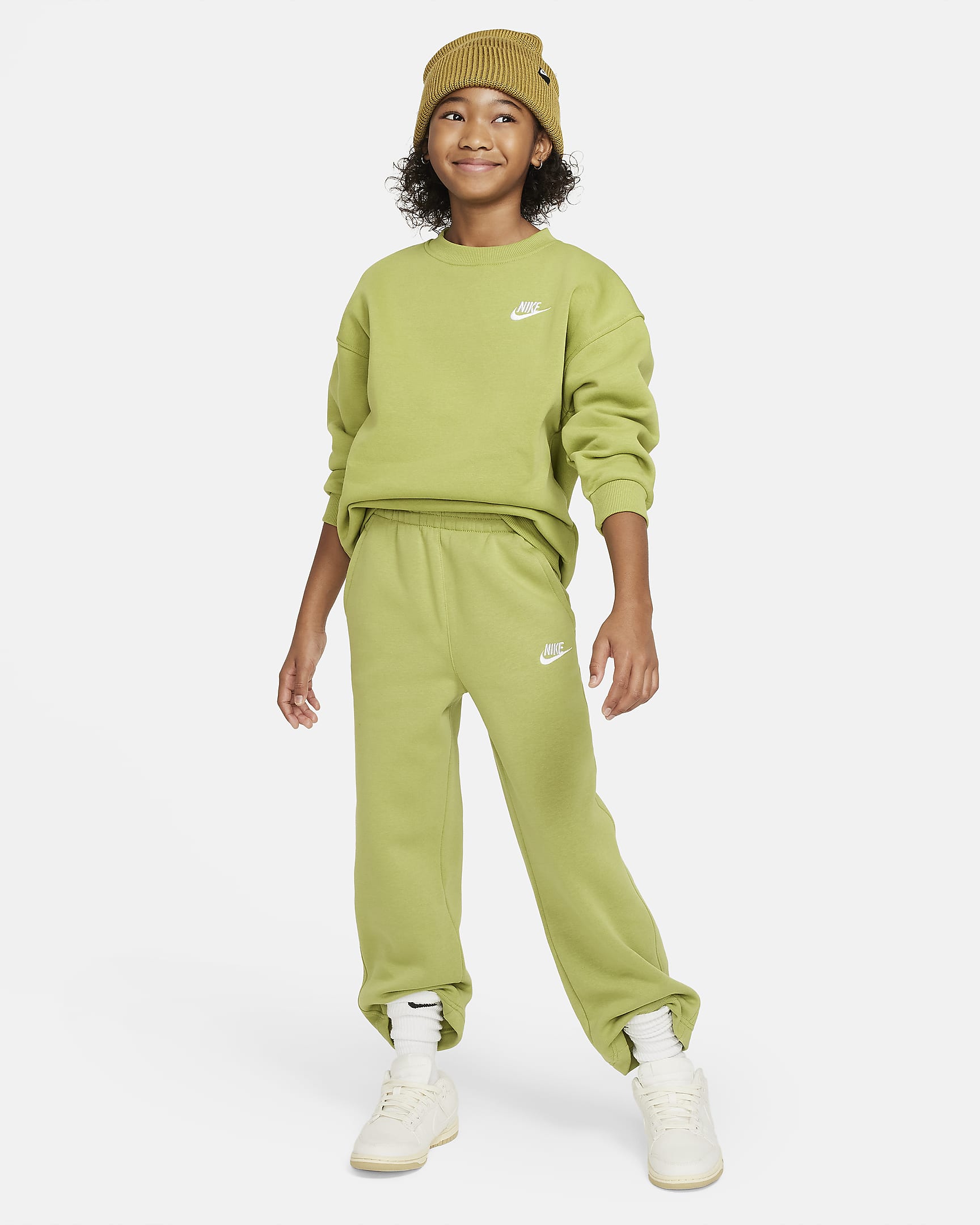Nike Sportswear Club Fleece Big Kids' (Girls') Oversized Sweatshirt ...