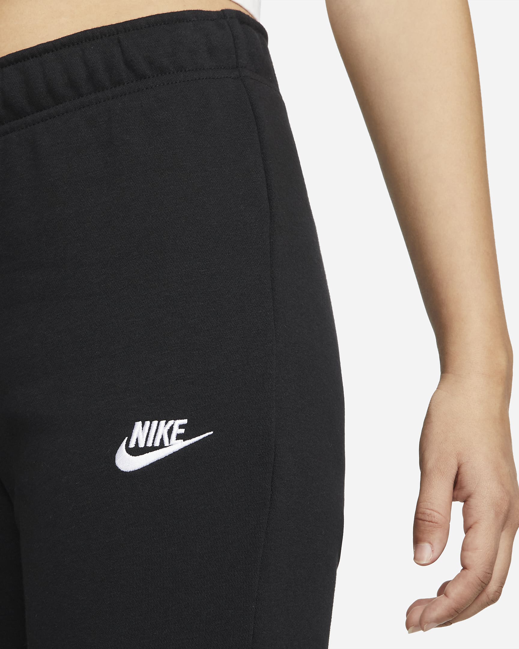 Joggers slim de tiro medio para mujer Nike Sportswear Club Fleece - Negro/Blanco