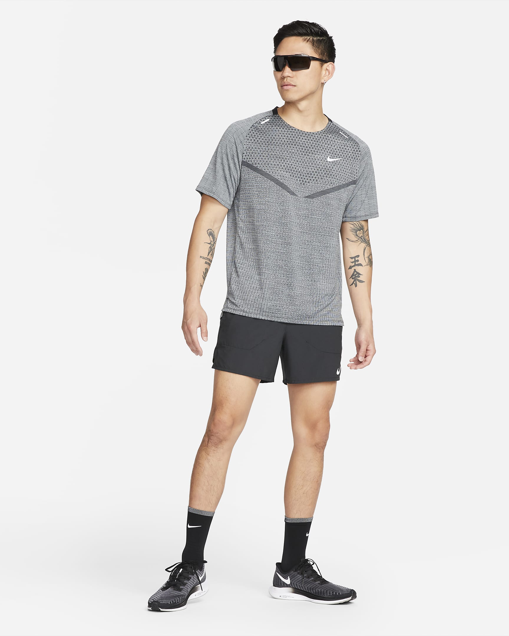 Nike Dri-FIT Stride 男款 5" 隱藏式內裡跑步短褲 - 黑色/黑色