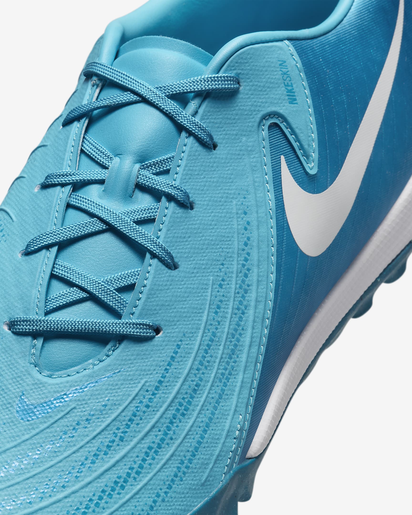 Nike Phantom GX 2 Academy Botes de futbol de perfil baix per a moqueta-turf - Blue Fury/Blanc