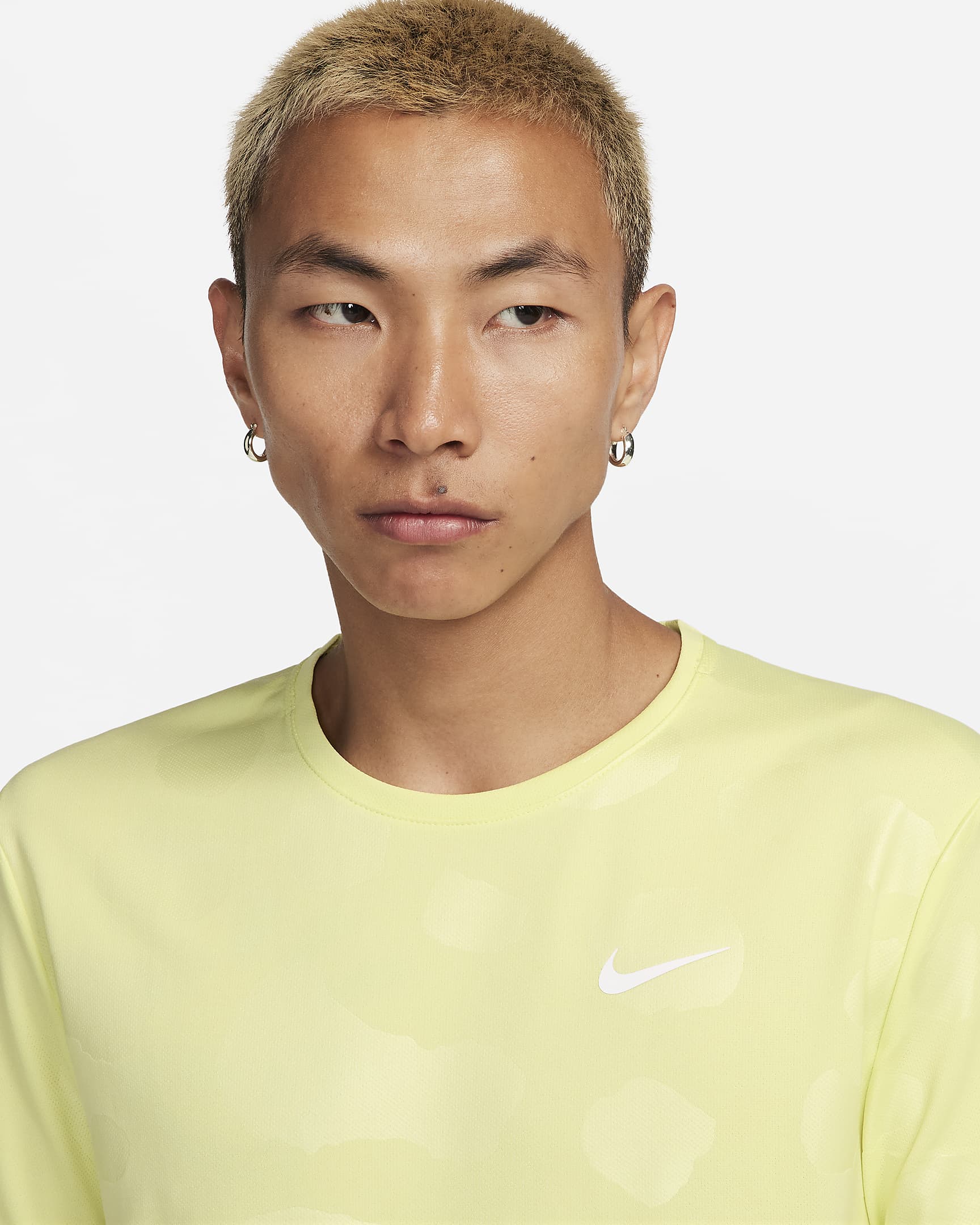 【NIKE公式】ナイキ DriFIT マイラー スタジオ '72 メンズ プリント ショートスリーブ ランニングトップ.オンラインストア