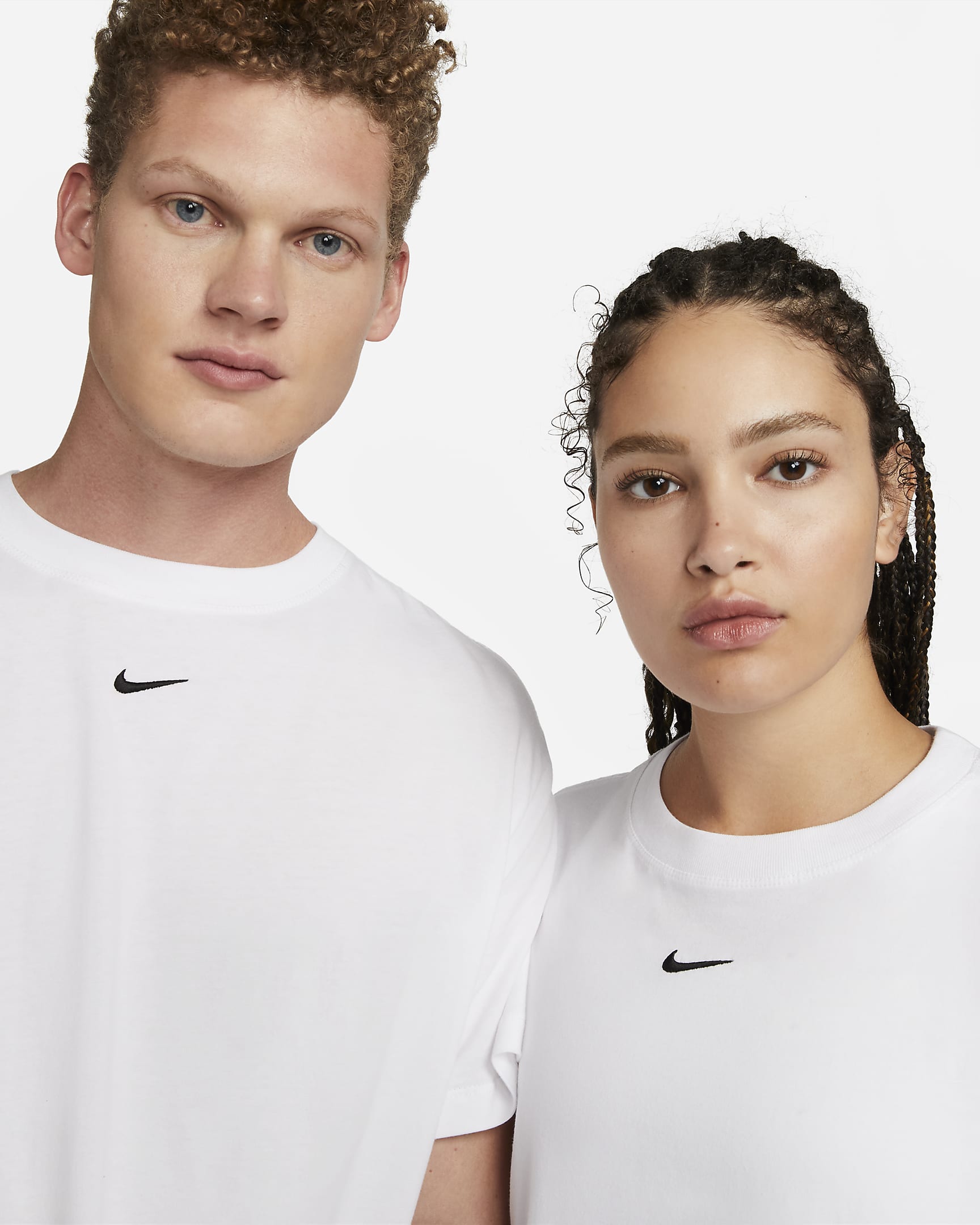 Nike Sportswear Essentials Damen-T-Shirt - Weiß/Schwarz