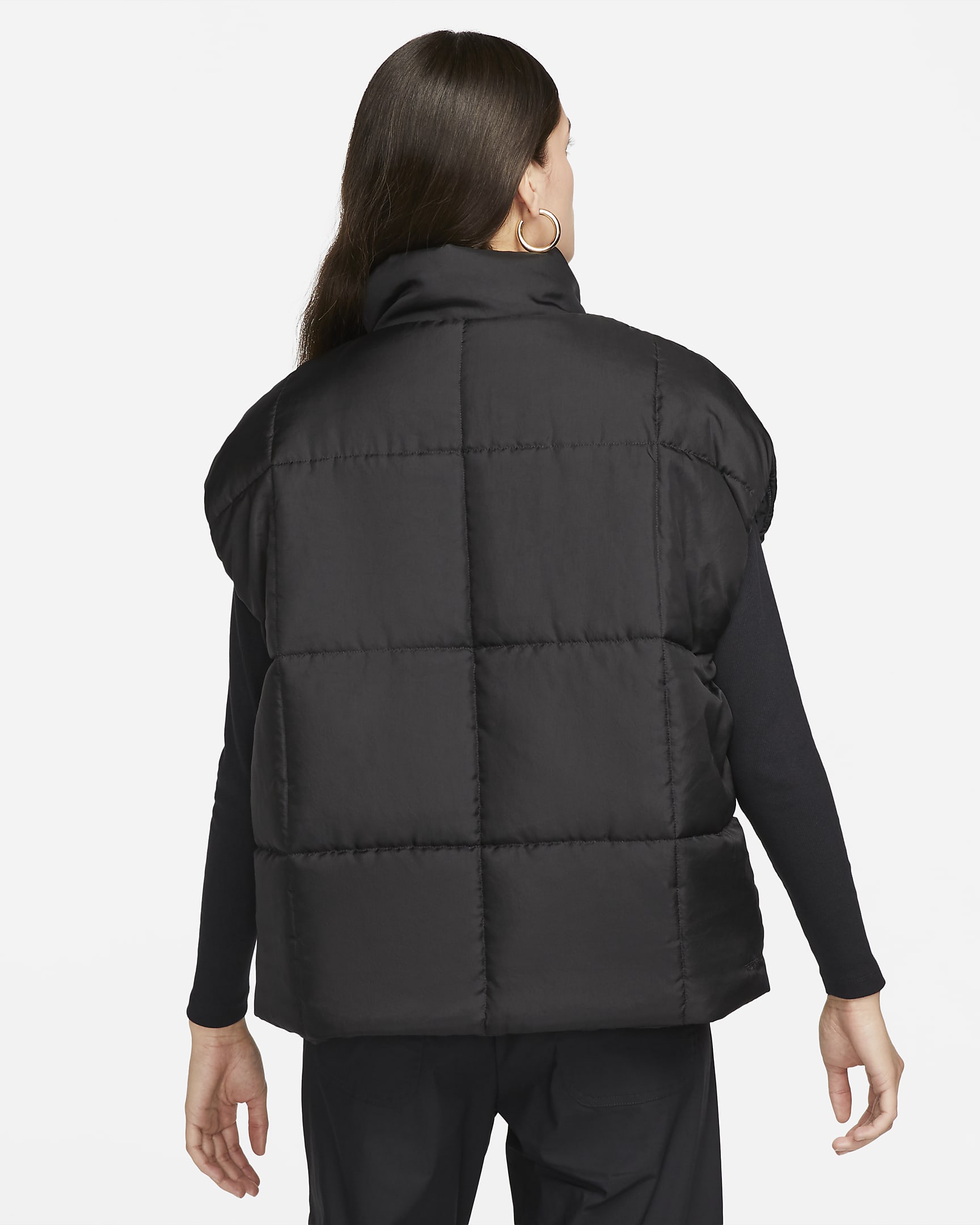 Colete folgado Therma-FIT Nike Sportswear Classic Puffer para mulher - Preto/Branco