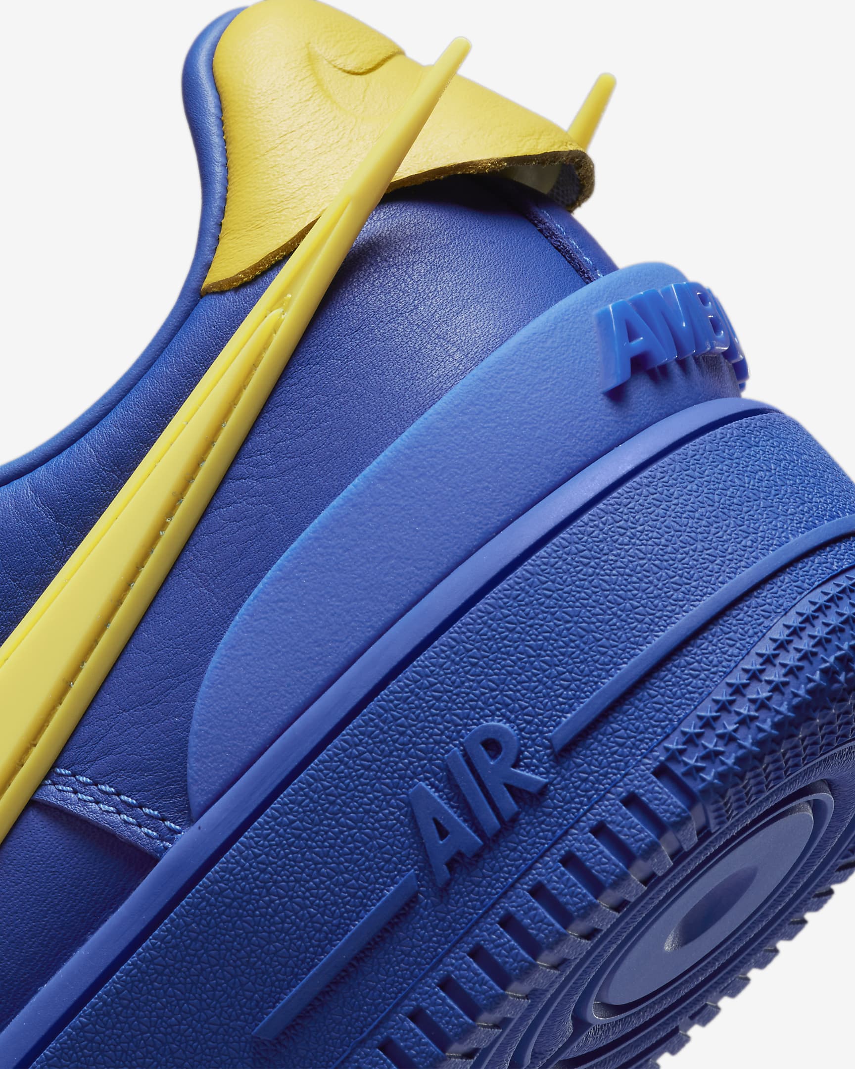 Chaussure Nike Air Force 1 Low x Ambush pour homme. Nike BE