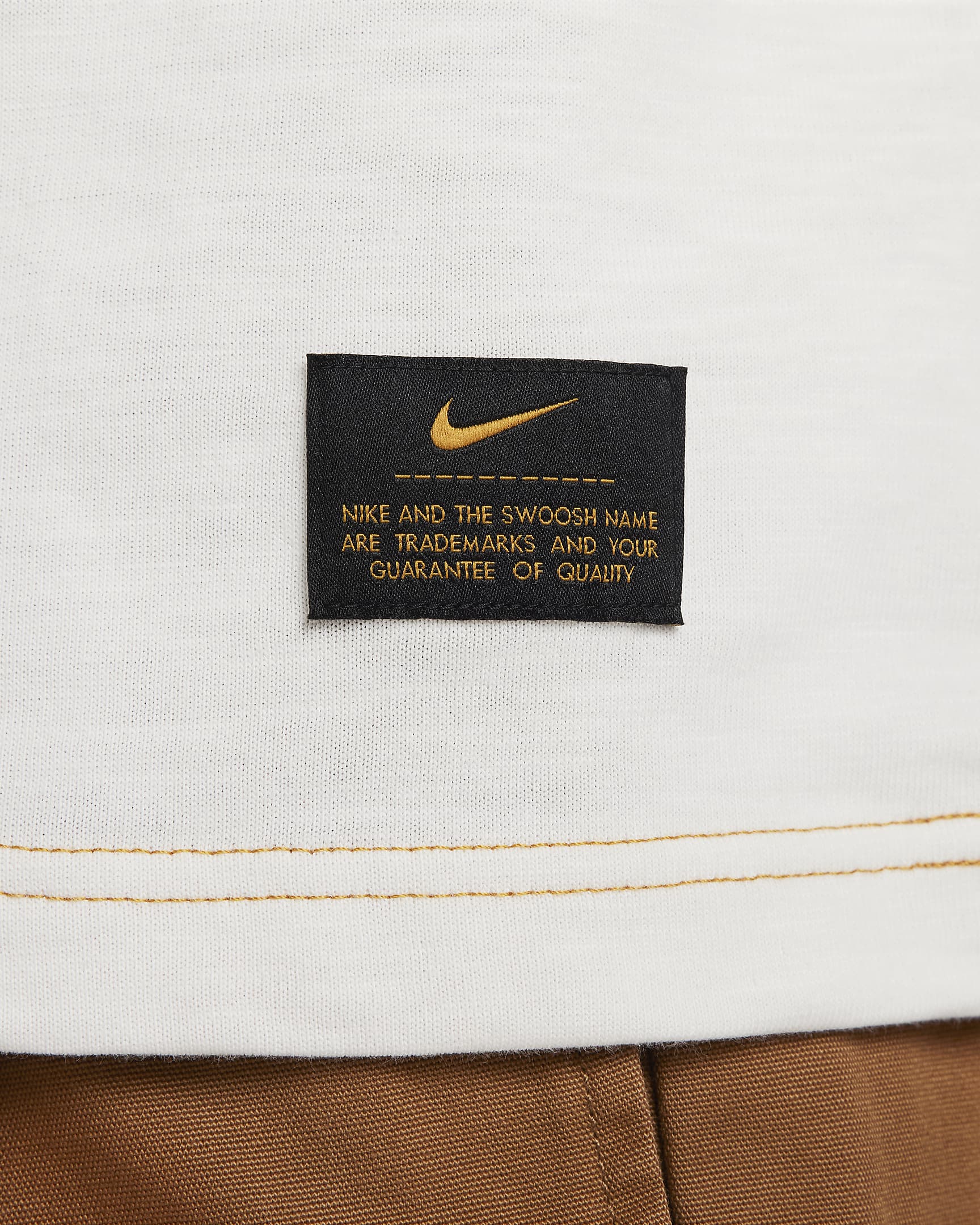 Camisola de malha de manga curta Nike Life para homem - Phantom/Dourado Suede