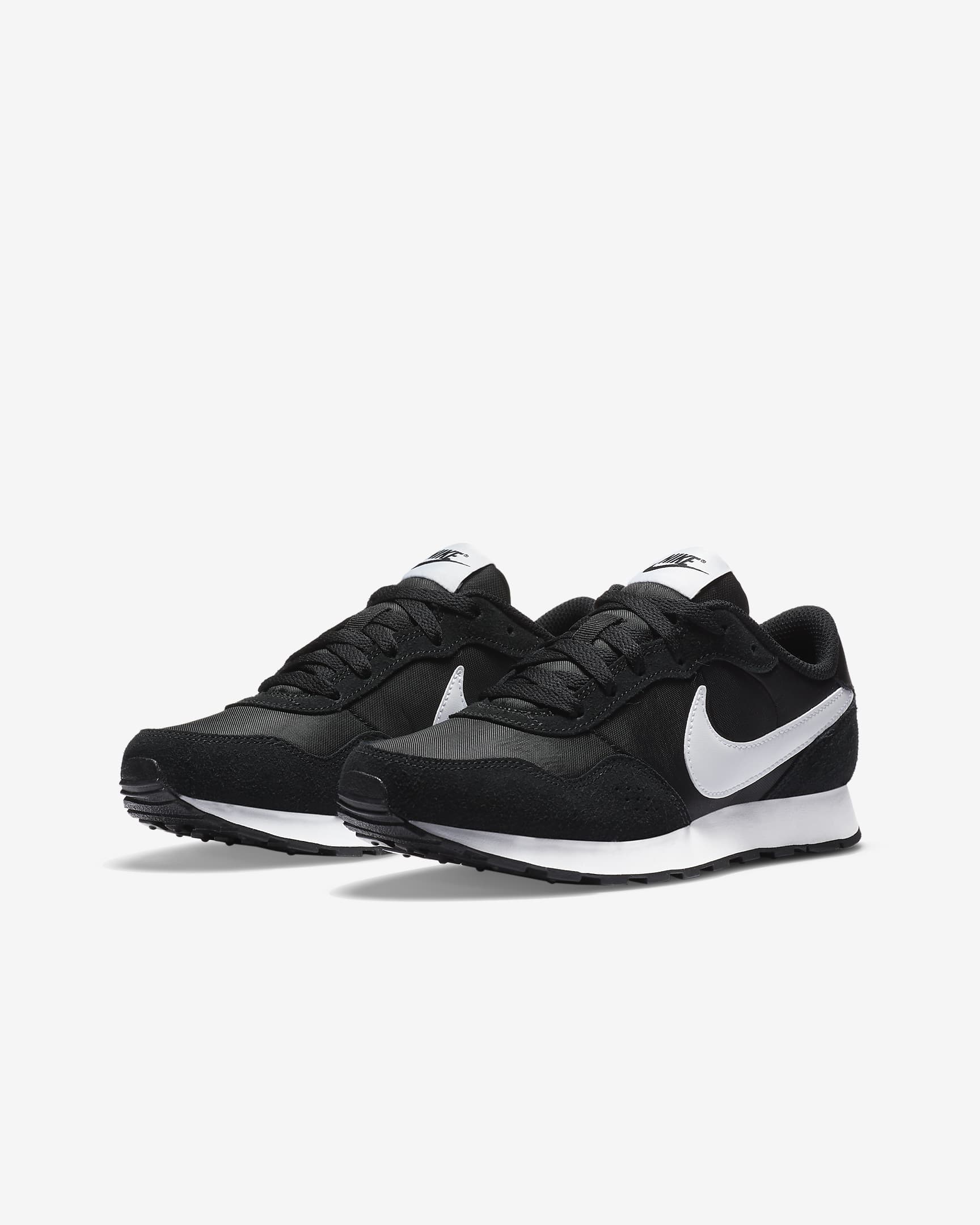 Nike MD Valiant Older Kids' Shoe - Black/White