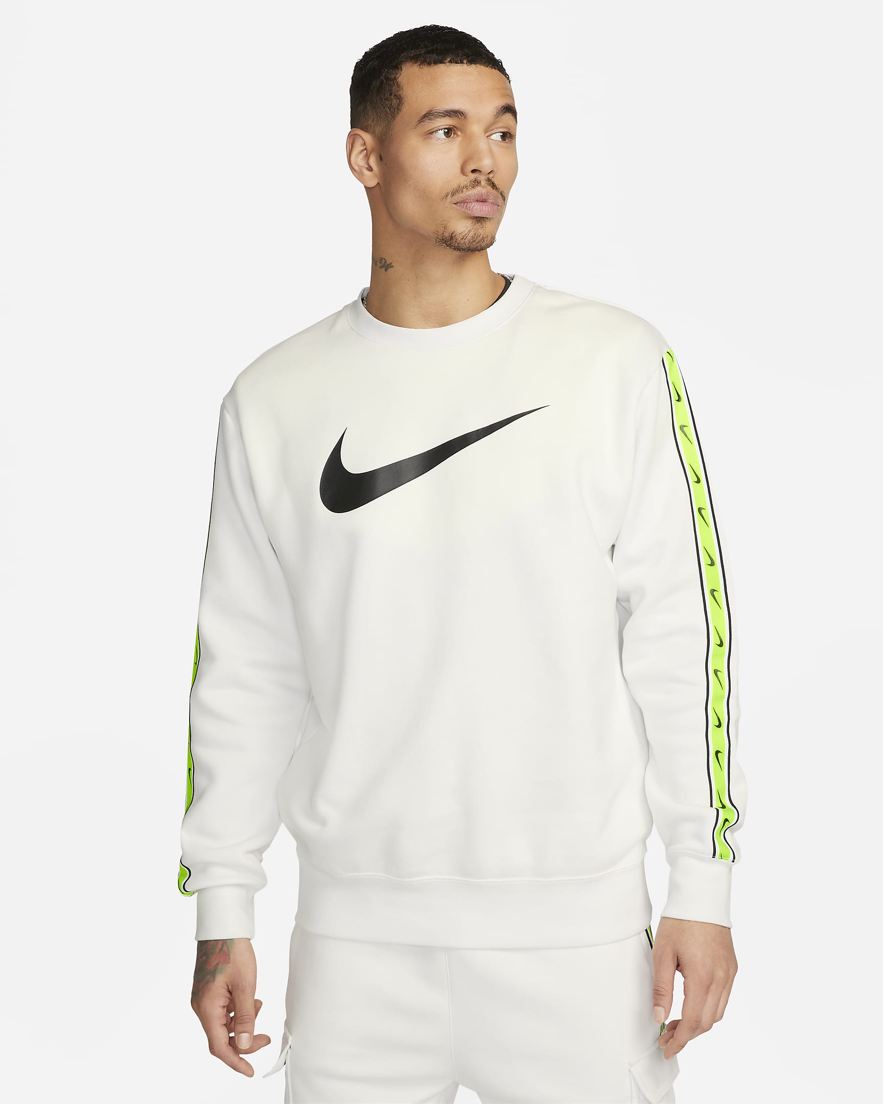 Nike Sportswear Repeat Men's Fleece Sweatshirt. Nike BG