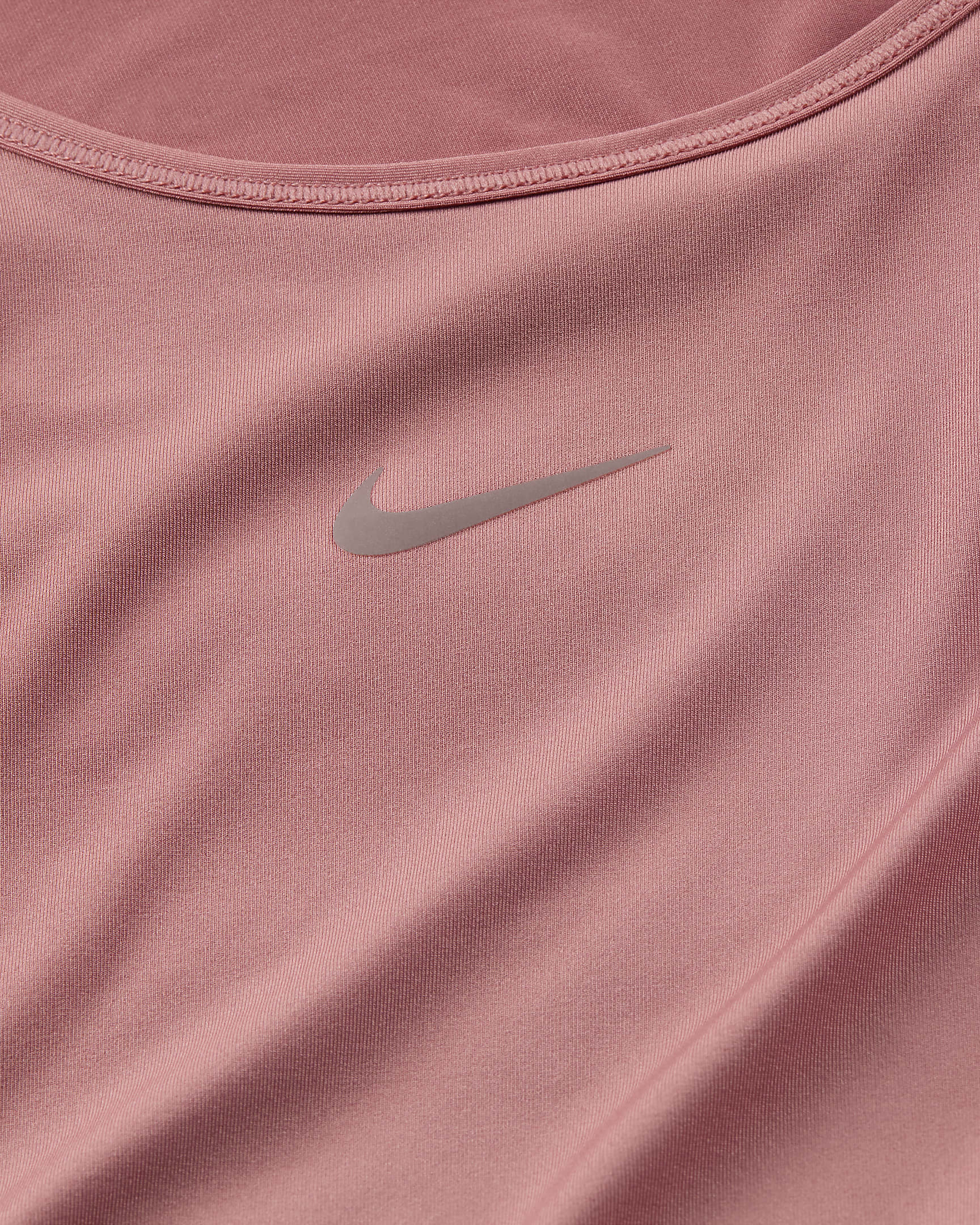 Nike One Classic Dri-FIT kort, vridd, kortermet overdel til dame - Canyon Pink/Svart