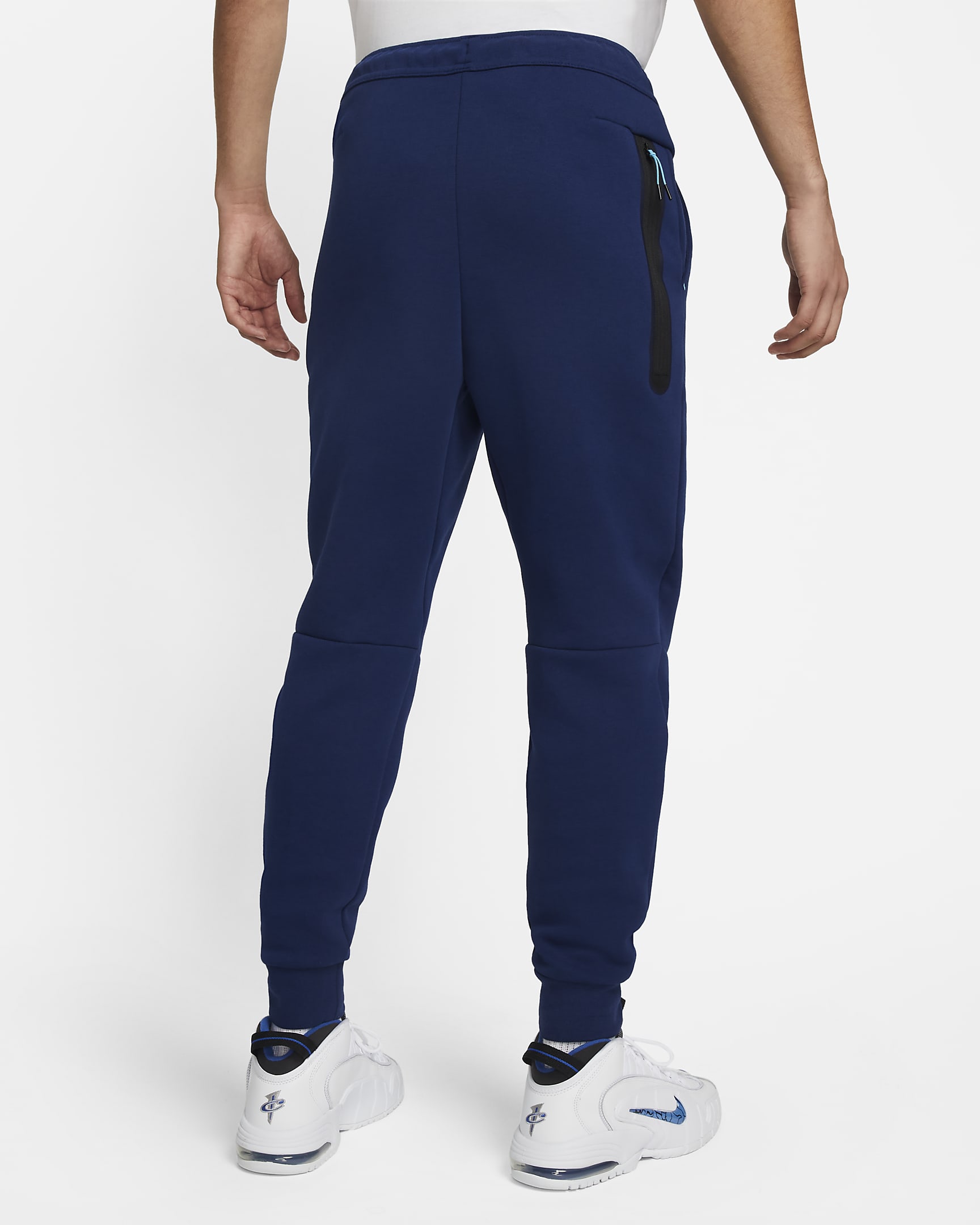 England Tech Fleece Men's Joggers. Nike SE