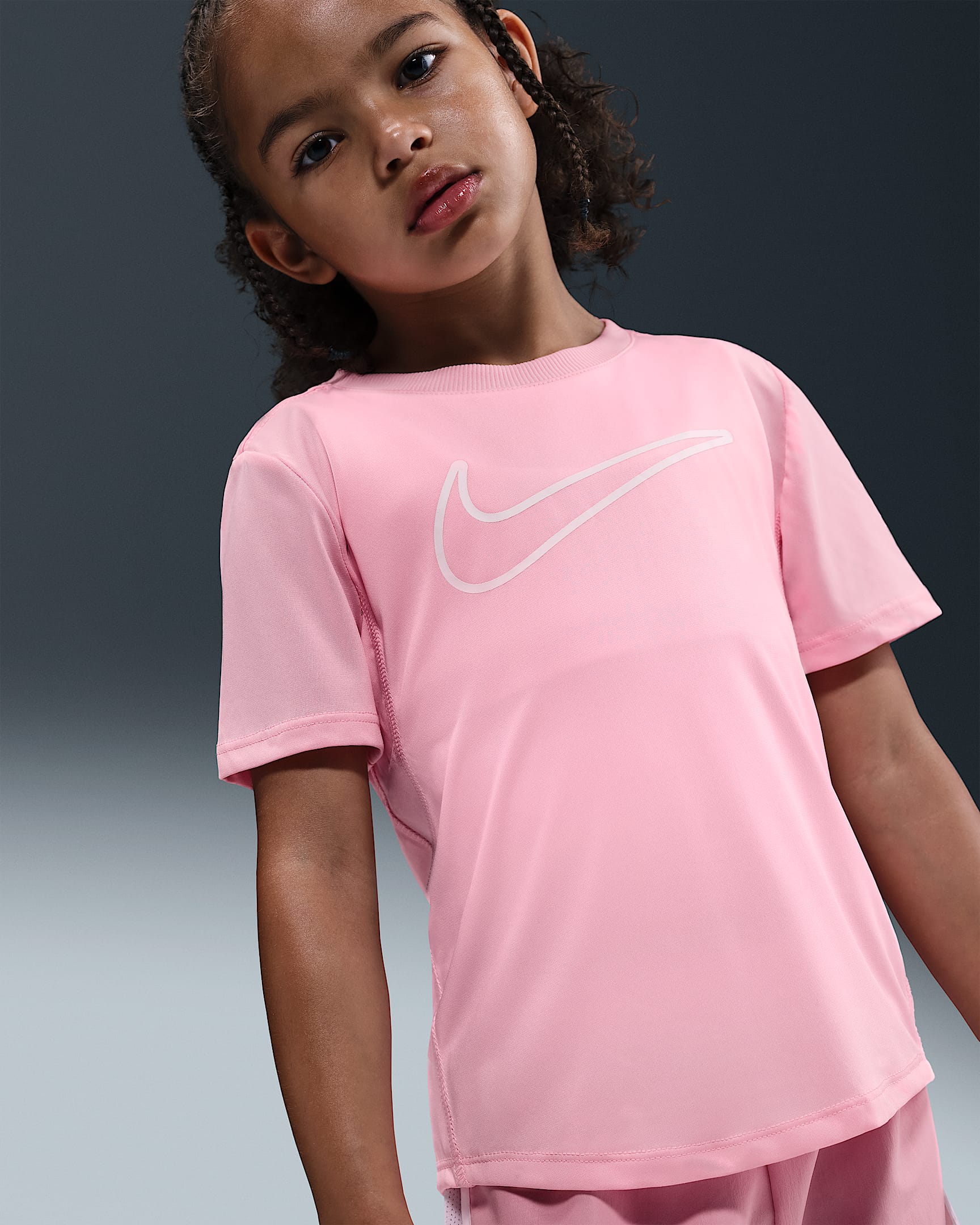 Playera con gráfico para niños talla pequeña Nike Dri-FIT - Rosa suave medio