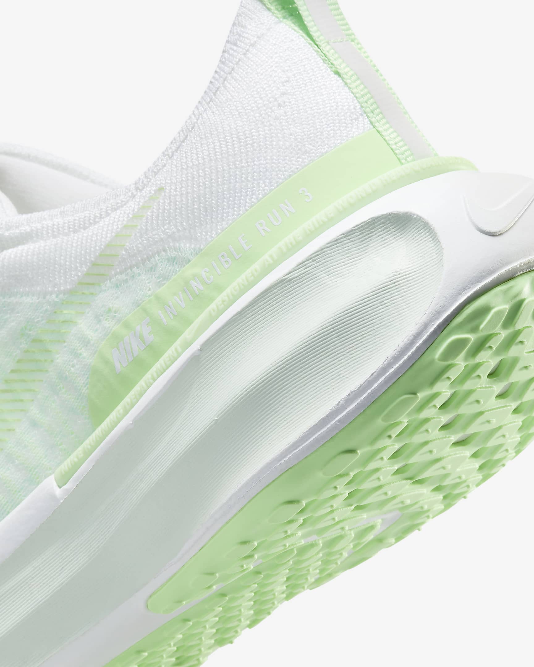 Tenis de correr en pavimento para mujer Nike Invincible 3 - Blanco/Verde ligero/Verde resplandor/Verde vapor