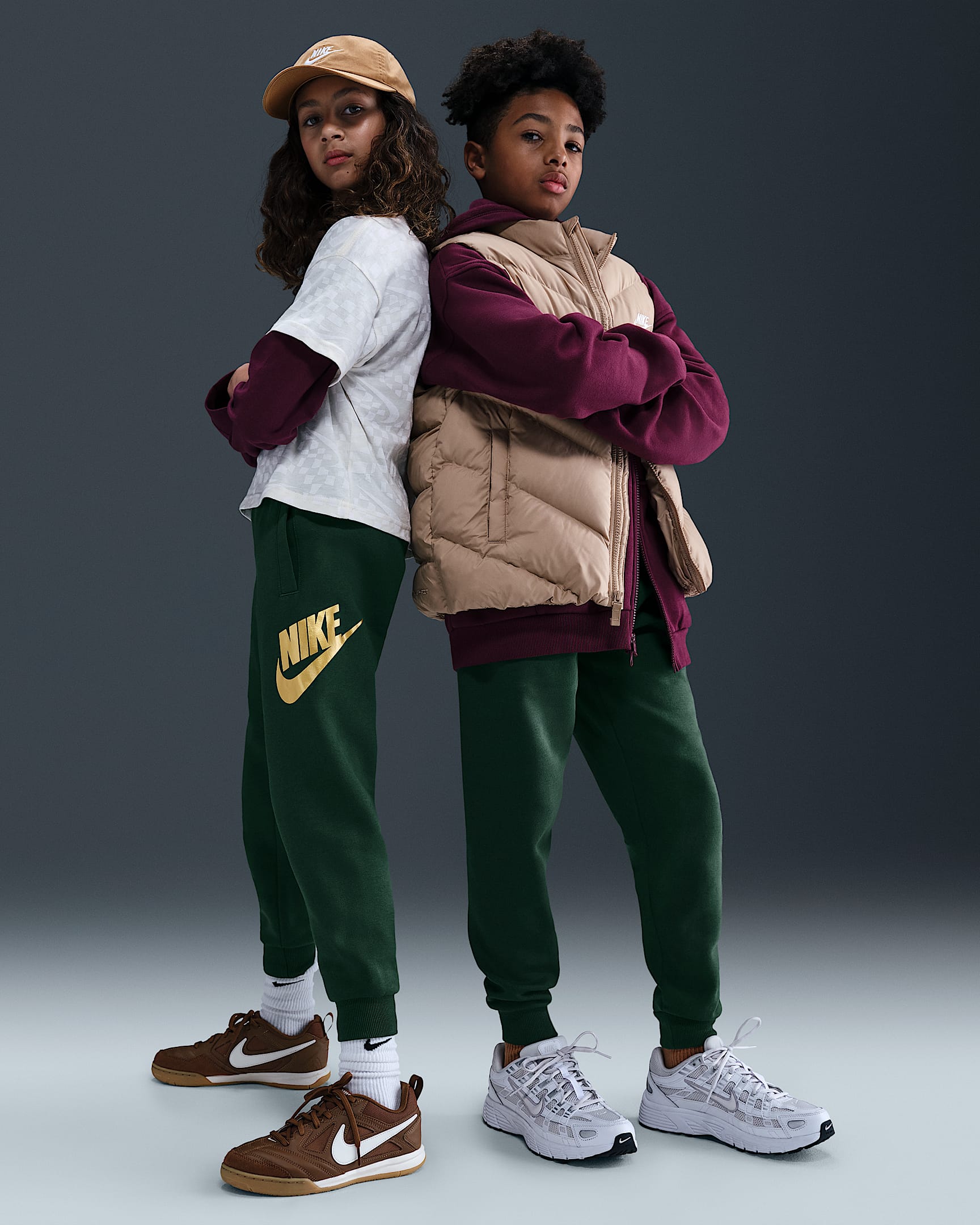Joggers para niños talla grande Nike Sportswear Club Fleece - Abeto/Oro metalizado