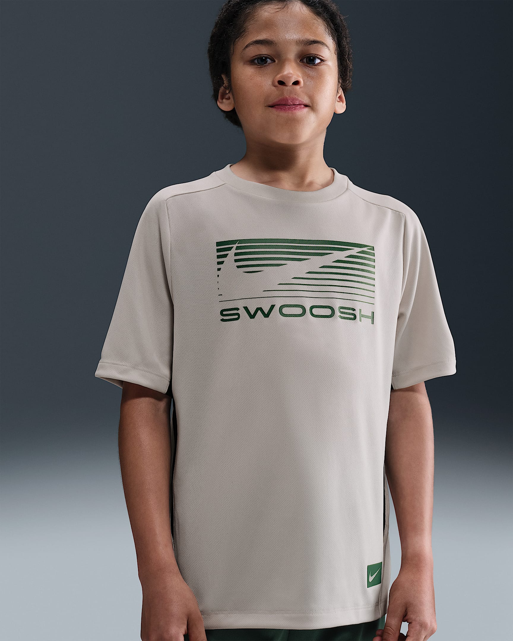 Tričko Nike Multi Dri-FIT s krátkým rukávem pro větší děti (chlapce) - Light Orewood Brown/Fir