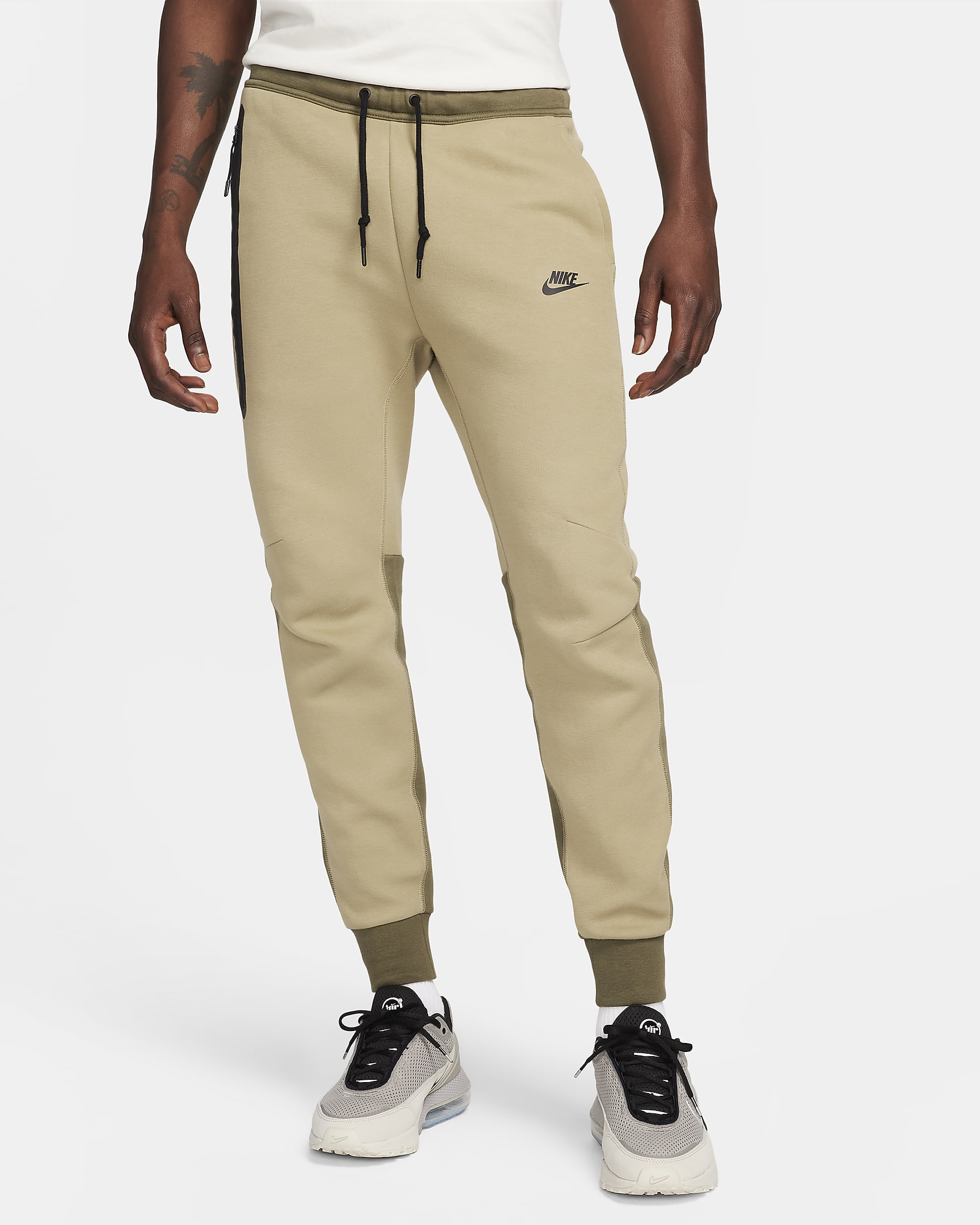 Ανδρικό παντελόνι φόρμας Nike Sportswear Tech Fleece - Neutral Olive/Medium Olive/Μαύρο