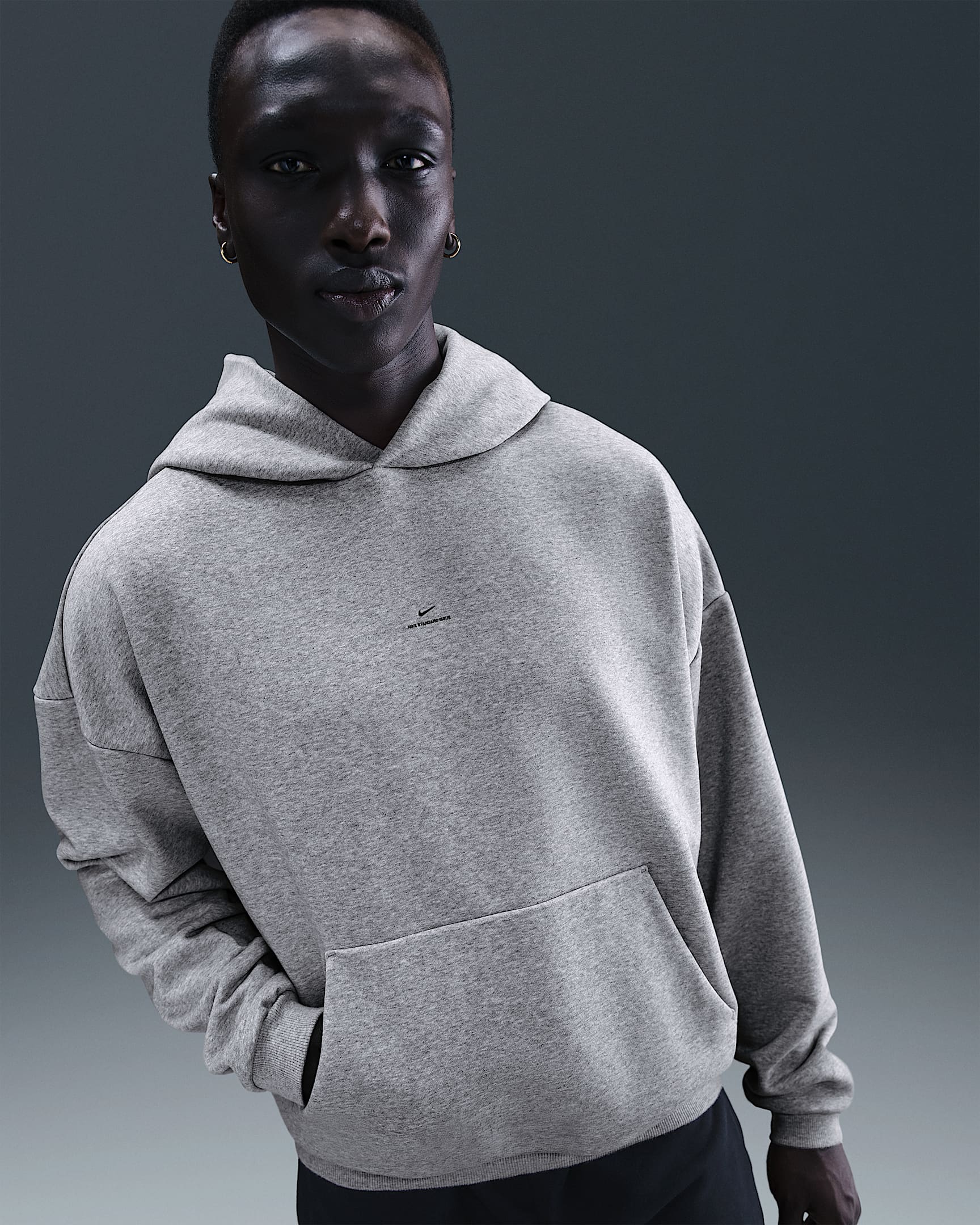 Nike Standard Issue Men's Therma-FIT Brushed Basketball Pullover Hoodie - Dark Grey Heather/Black