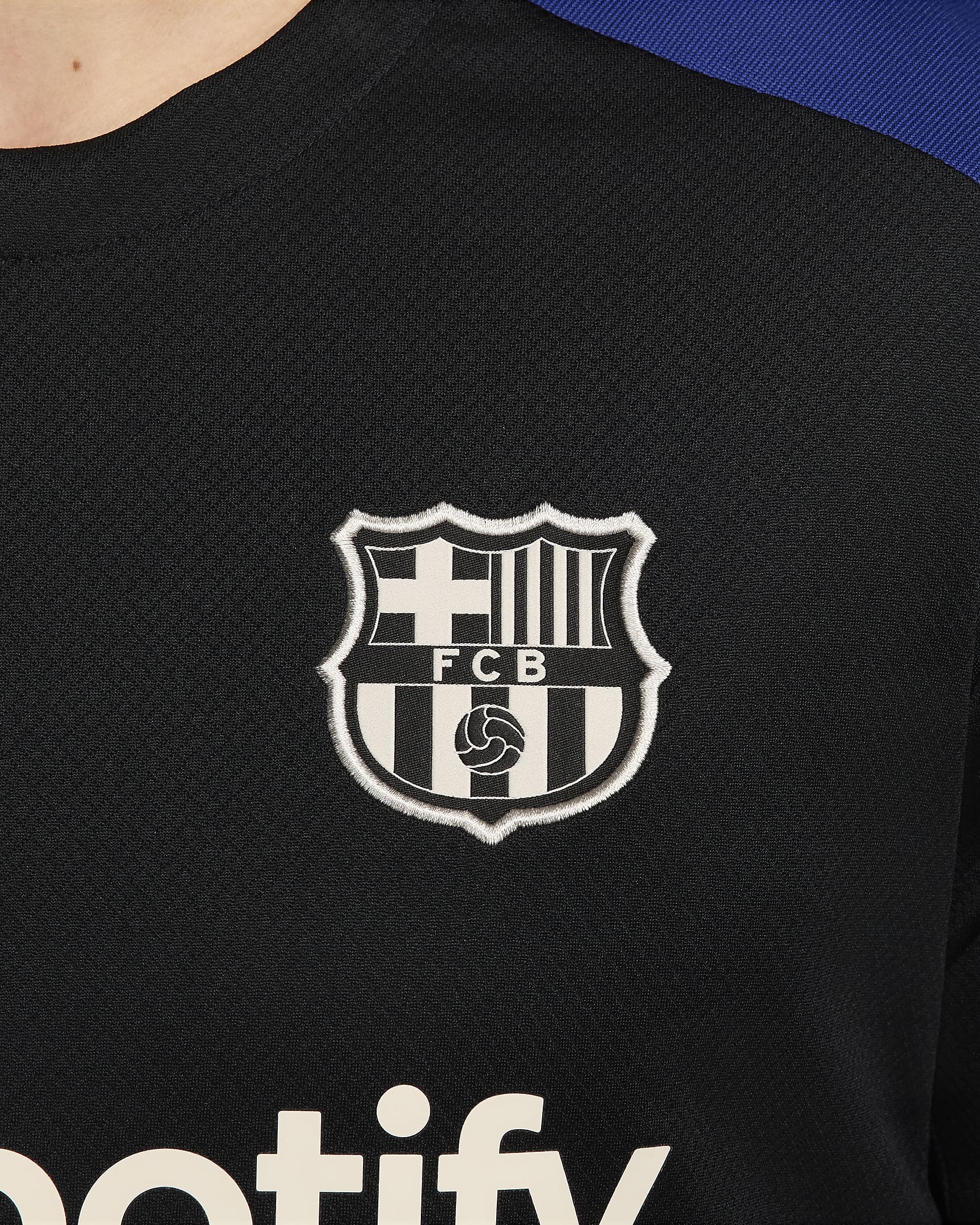 Pánské pleteninové fotbalové tričko Nike Dri-FIT FC Barcelona Strike s krátkým rukávem - Černá/Noble Red/Deep Royal Blue/Light Orewood Brown