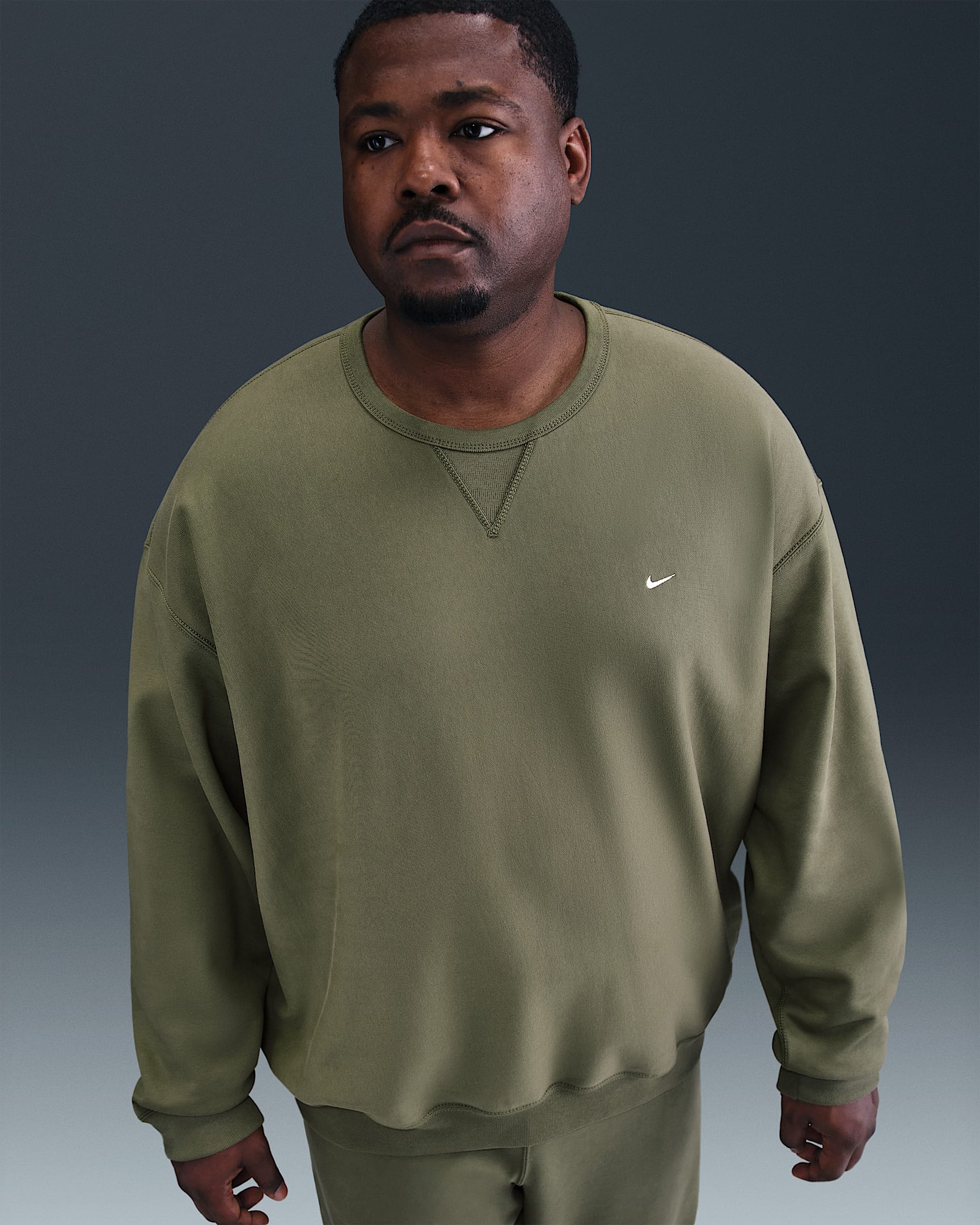 Nike Solo Swoosh Men's Fleece Crew - Medium Olive/White