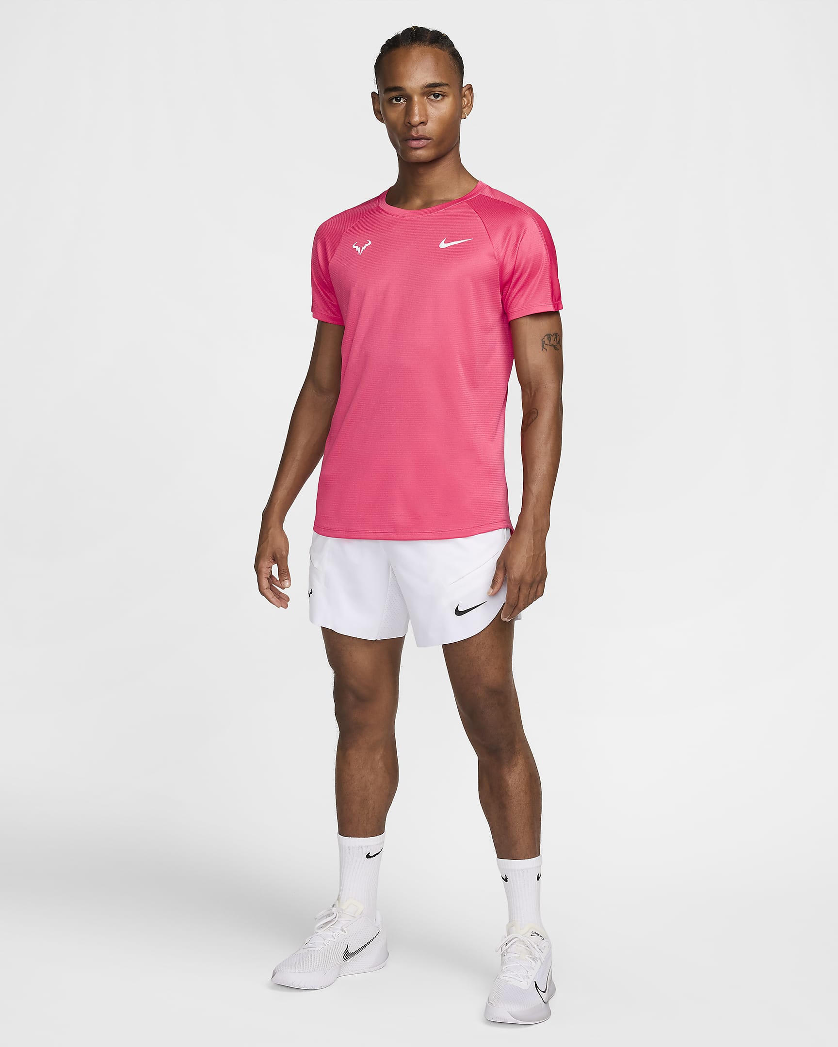 Camisola de ténis de manga curta Nike Dri-FIT Rafa Challenger para homem - Rosa Aster/Branco