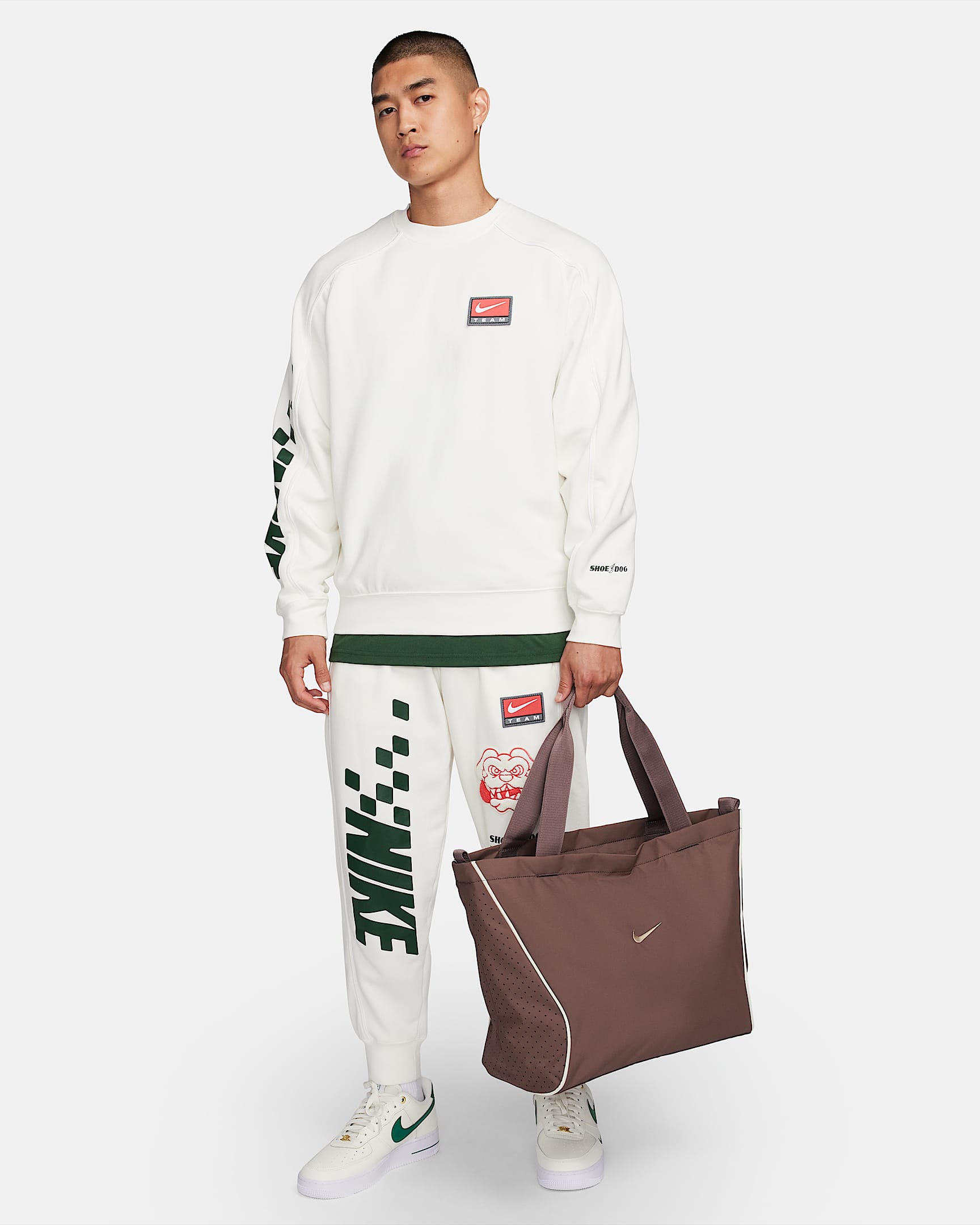 Nike Sportswear Essentials Tote Bag (26L). Nike NL