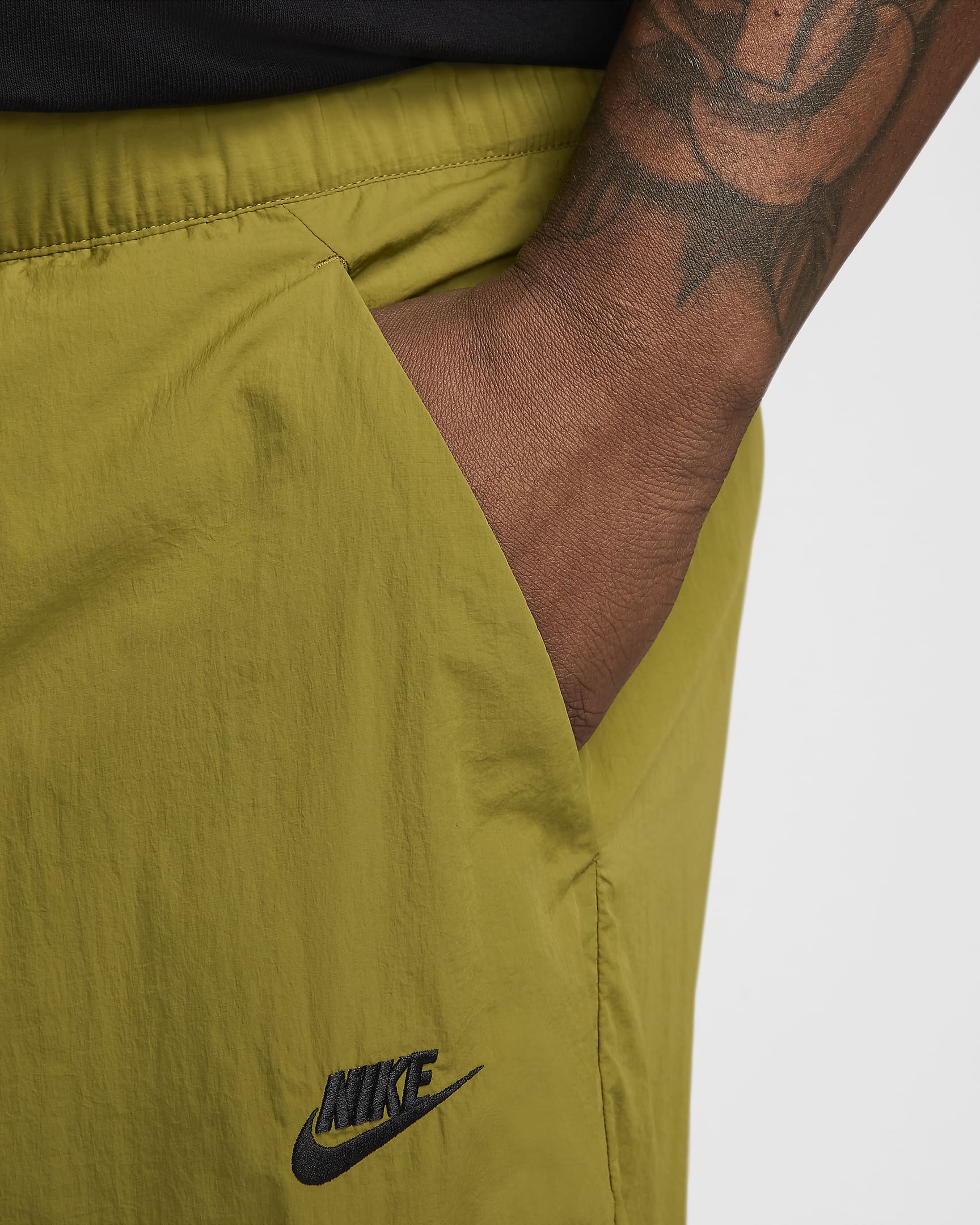 Męskie bojówki z tkaniny Nike Nike Tech - Pacific Moss/Czerń