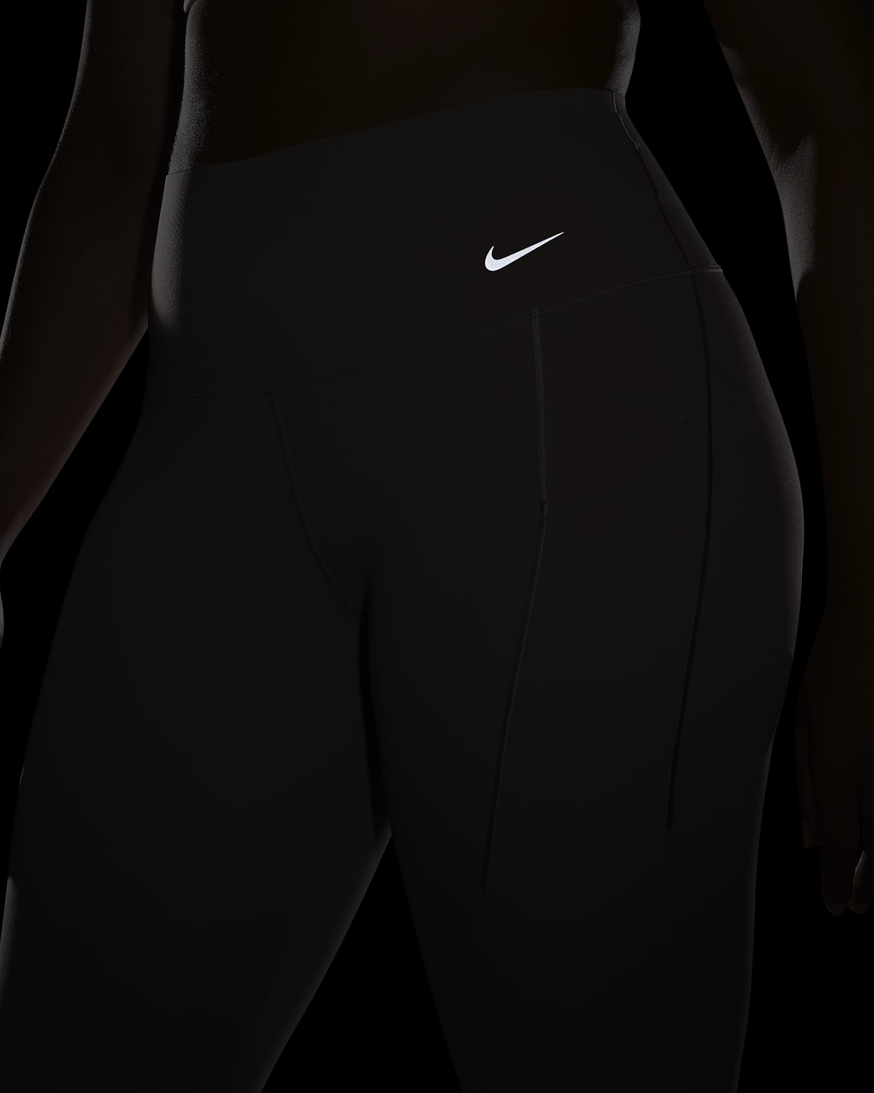 Leggings de 7/8 de tiro alto y sujeción media con bolsillos para mujer Nike Universa - Topo difuso/Negro