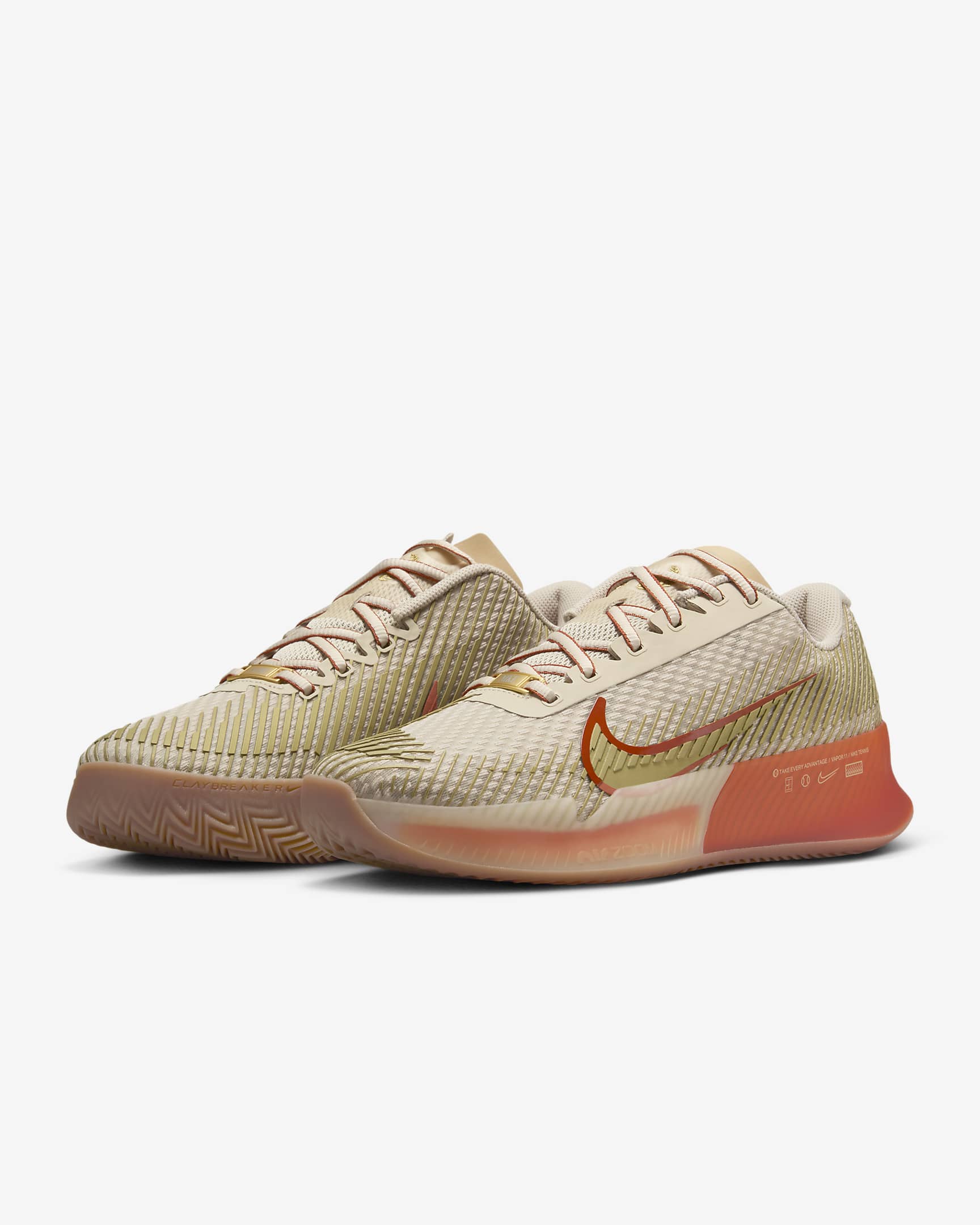 NikeCourt Air Zoom Vapor 11 Premium Damen-Tennisschuh für Clay Courts - Sanddrift/Rust Factor/Gum Medium Brown/Metallic Gold