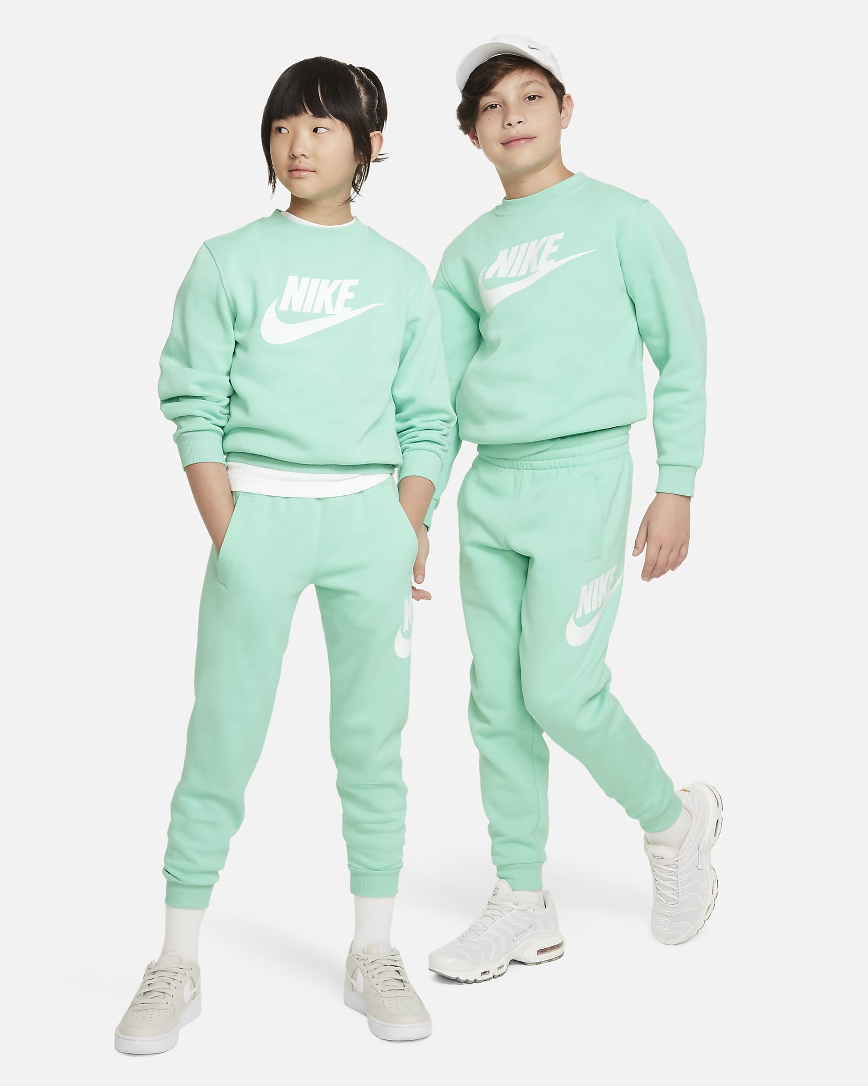 Joggers para niños talla grande Nike Club Fleece - Esmeralda creciente/Blanco