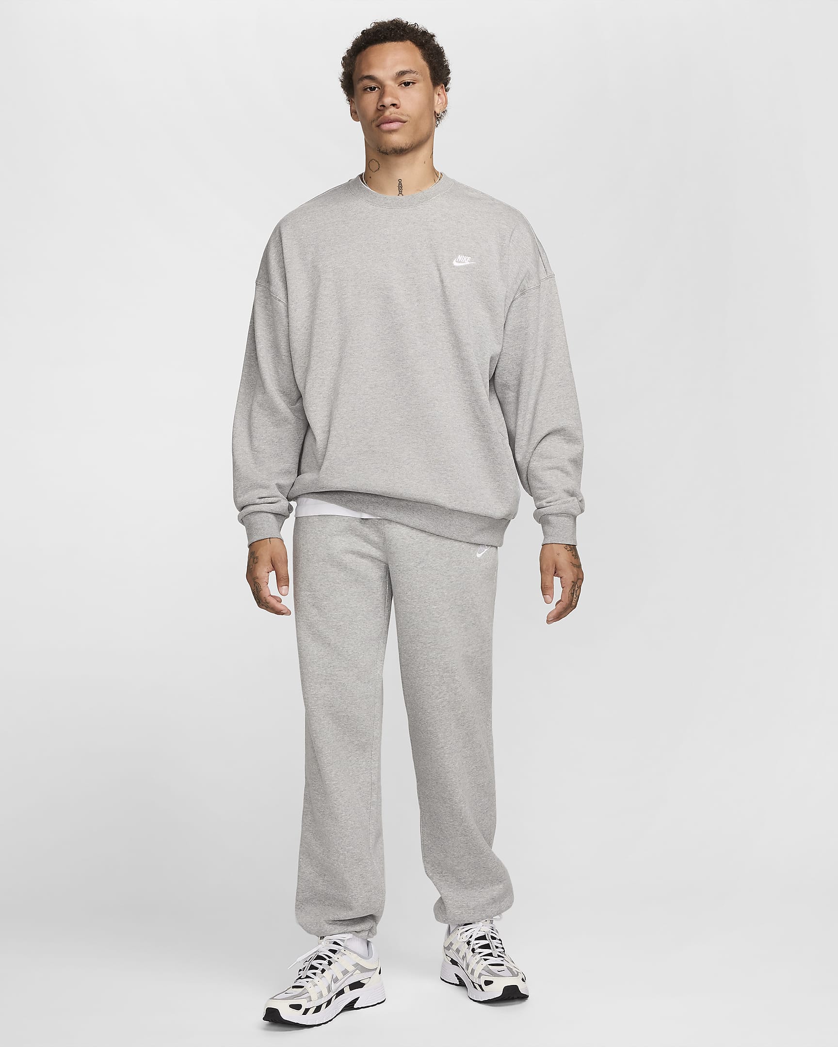 Haut oversize en molleton Nike Club Fleece pour homme - Dark Grey Heather/Light Smoke Grey/Blanc