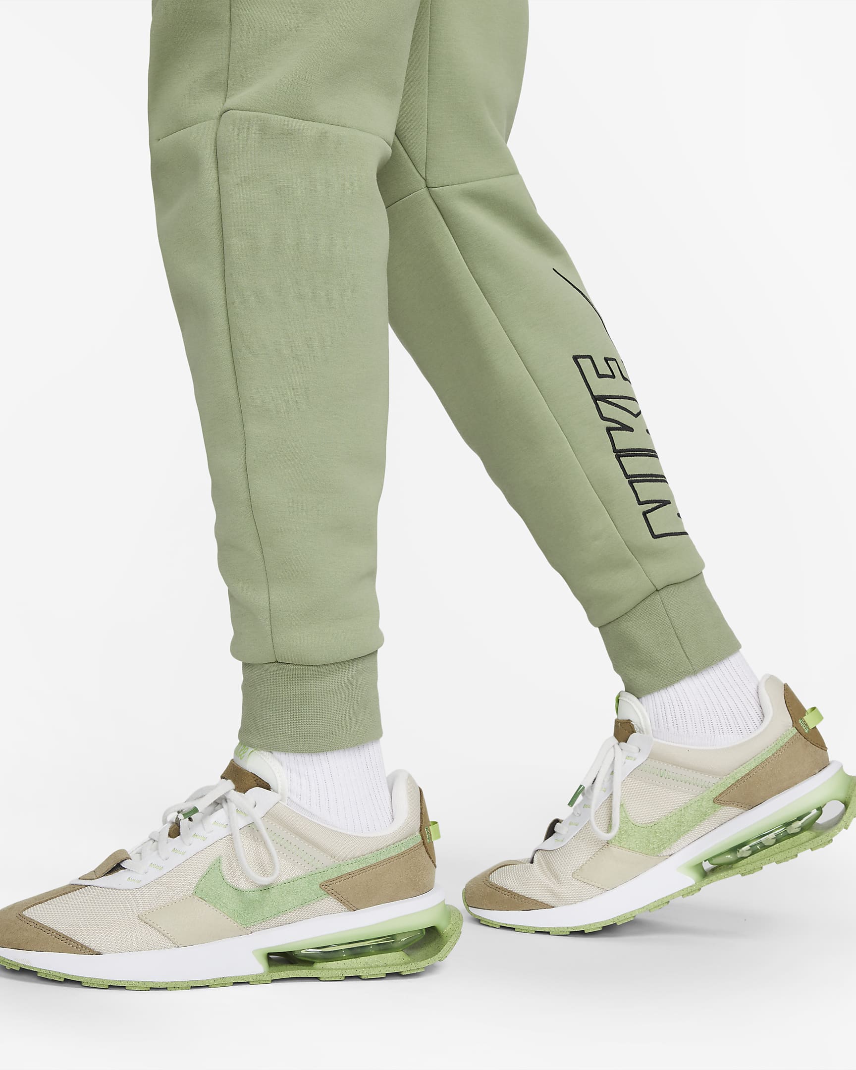 Nike Tech Fleece Men's Graphic Joggers. Nike SI