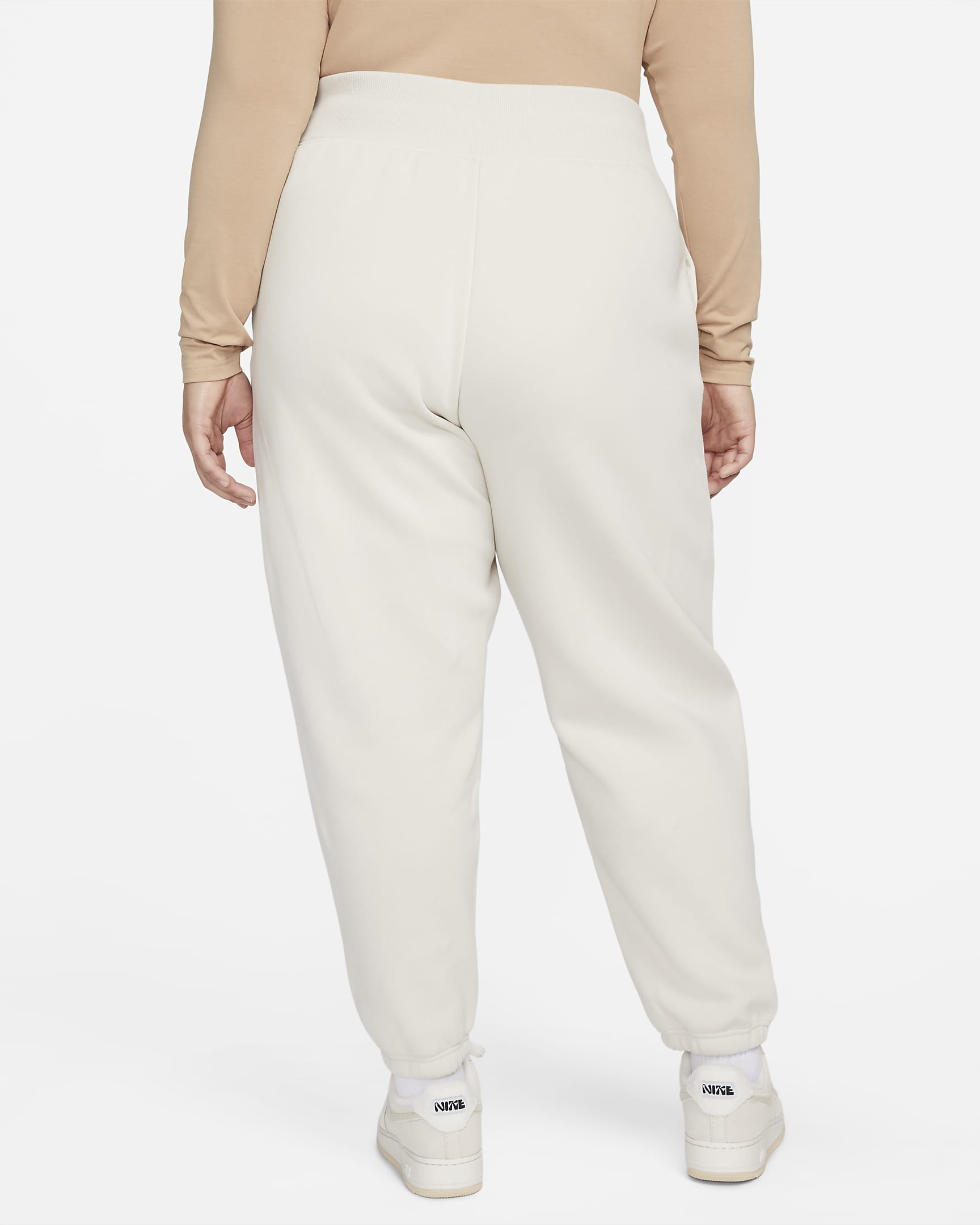 Overdimensionerede Nike Sportswear Phoenix Fleece-sweatpants med høj talje til kvinder (plus size) - Light Orewood Brown/Sail