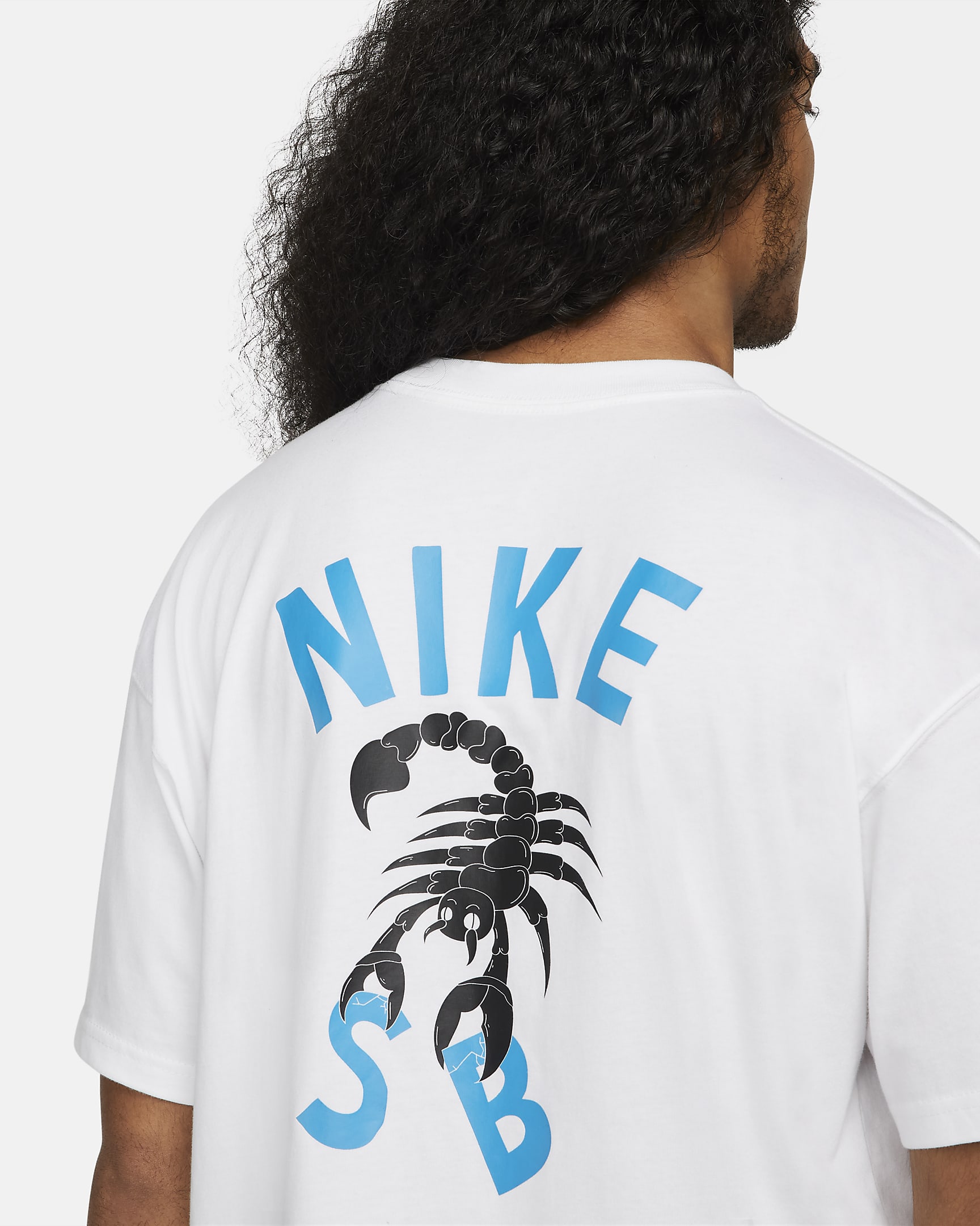 Playera de skateboarding Nike SB. Nike.com