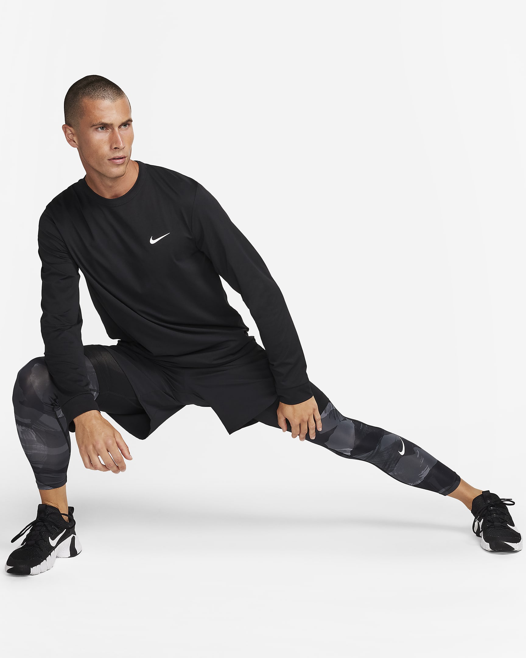 Nike Dri-FIT UV Hyverse Men's Long-Sleeve Fitness Top. Nike PH