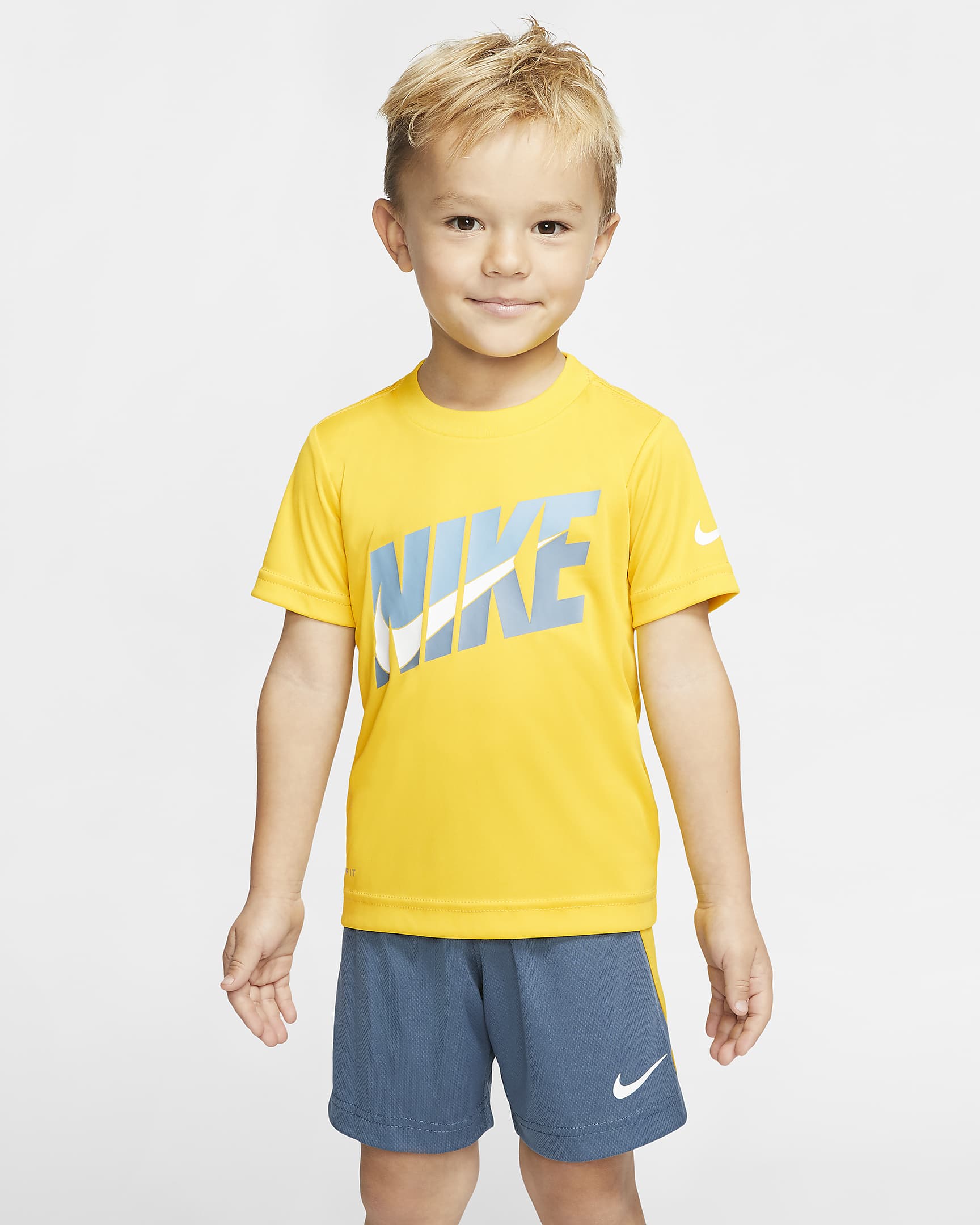 Conjunto de playera y shorts para bebé Nike Dri-FIT. Nike.com